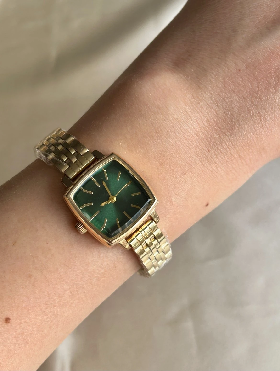 Kare Model Yeşil Kadran Saat ( gold renk )