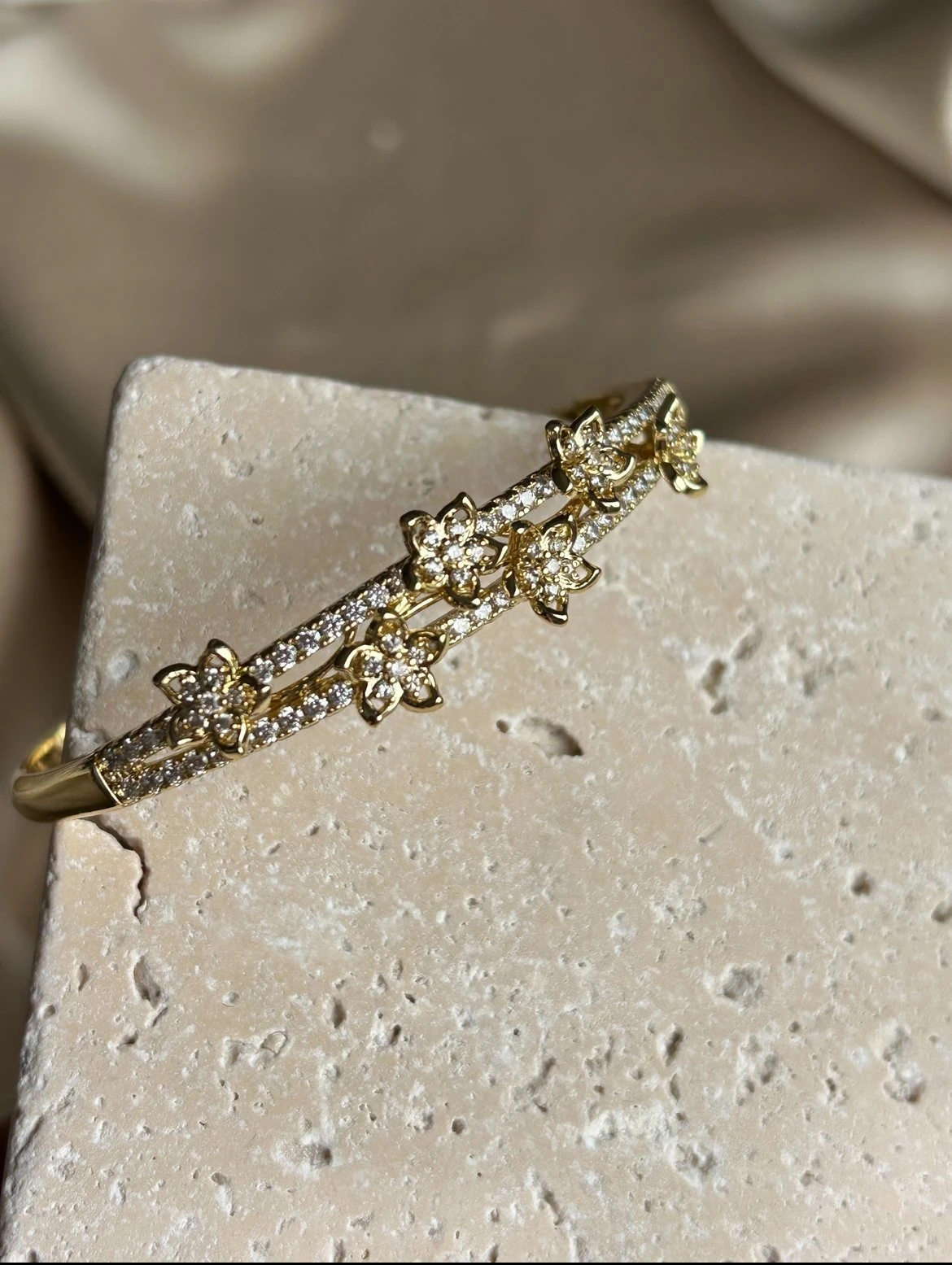 Çiçek Motif Kelepçe Bileklik  (14k Renk)