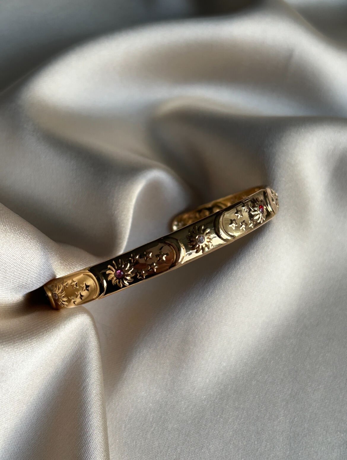 Ay ve Güneş Model Bileklik ( parlak renkli taşlı )