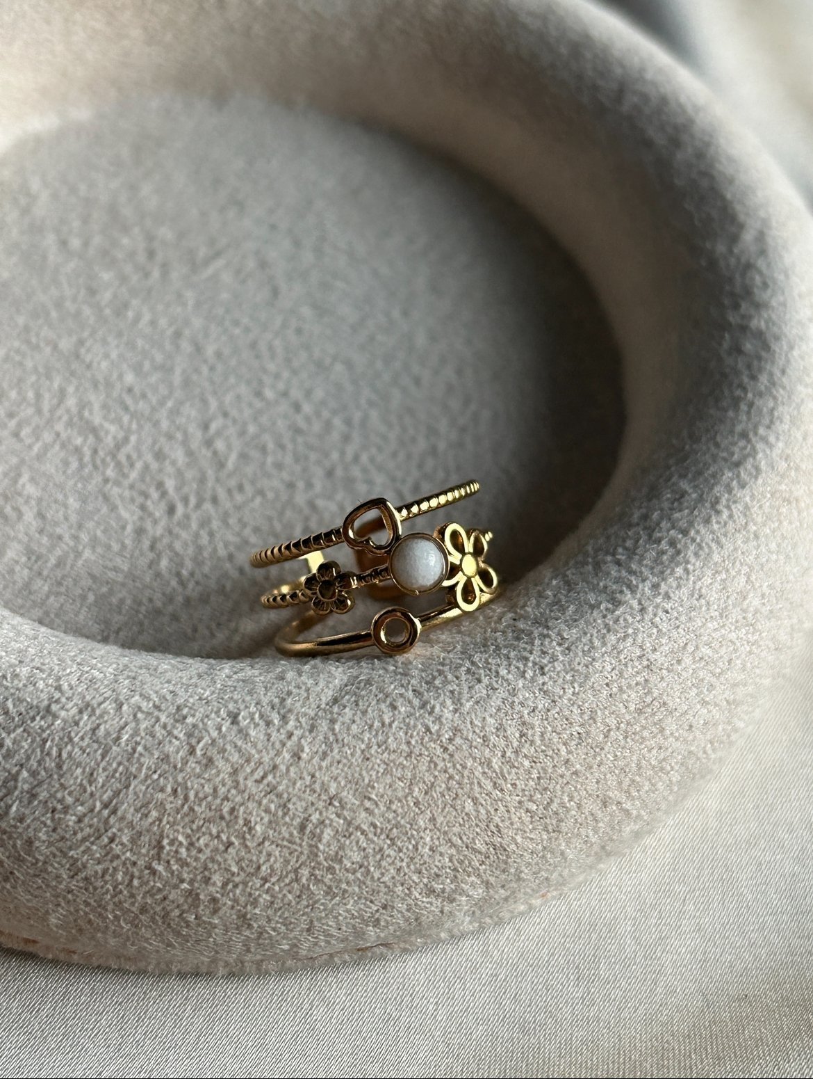 Çiçek Beyaz Taş Yüzük