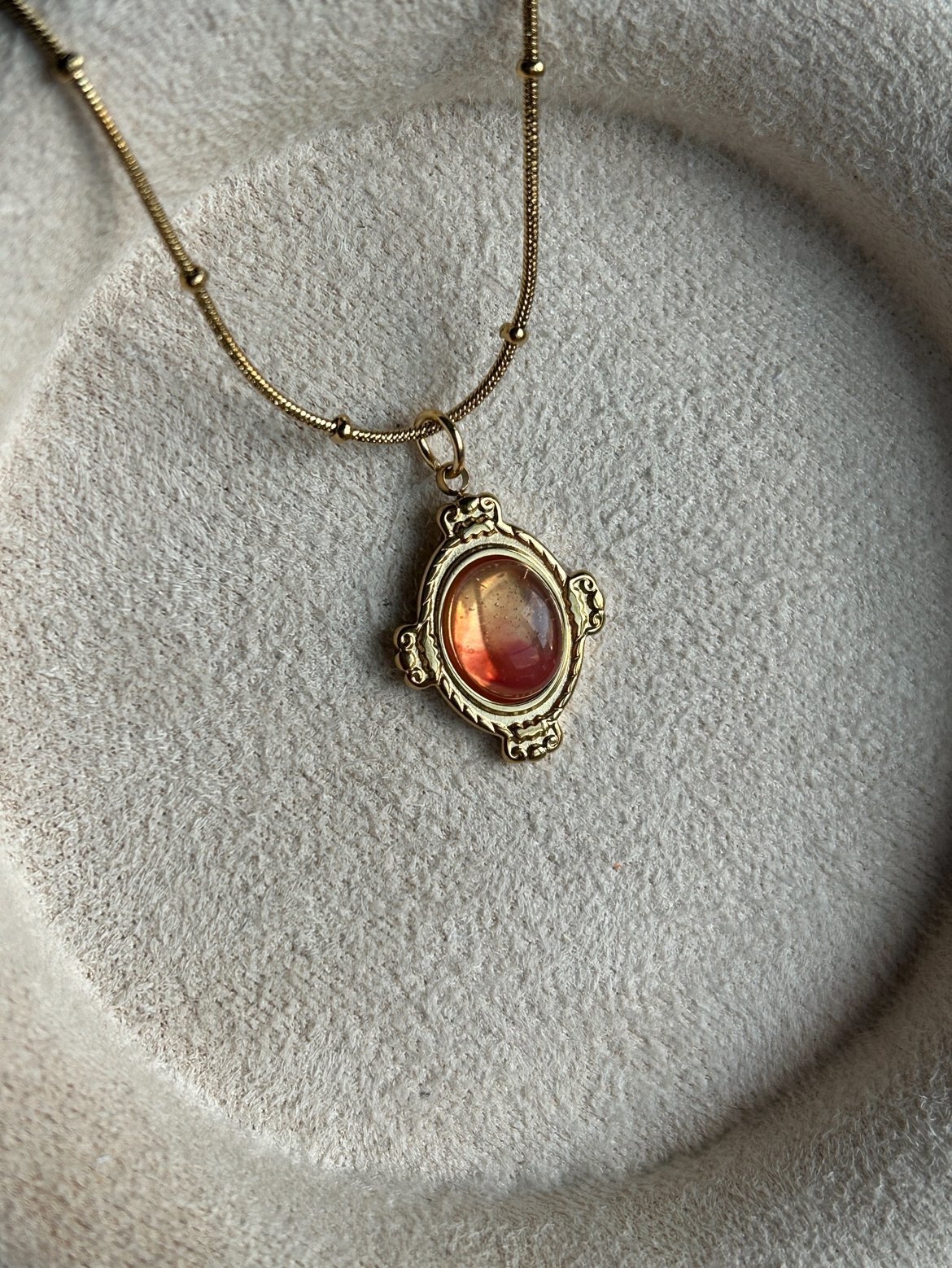 Açık Kırmızı Taş Çelik Kolye