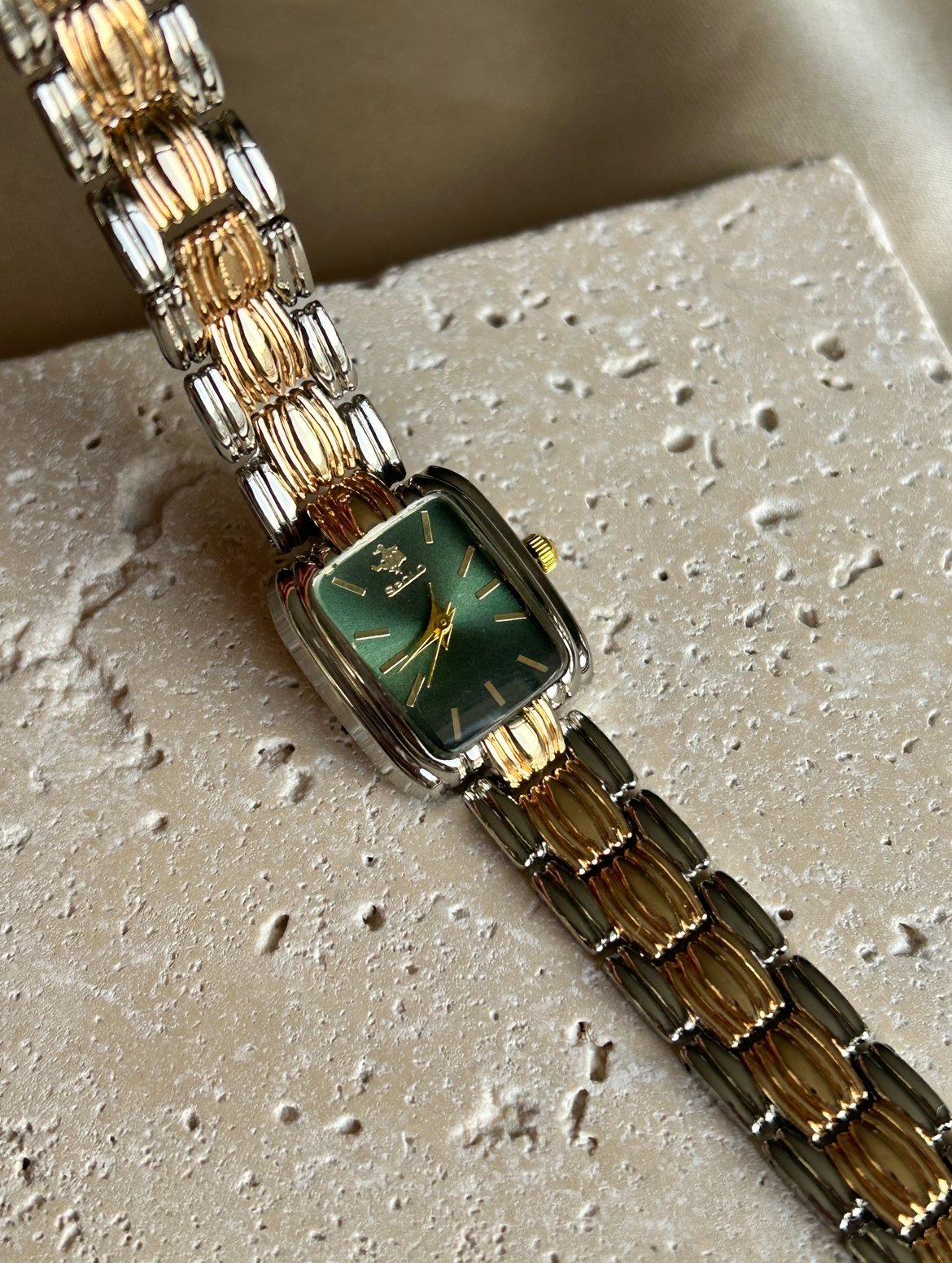 Yeşil Kadran Dikdörtgen Model Saat ( çift renkli)