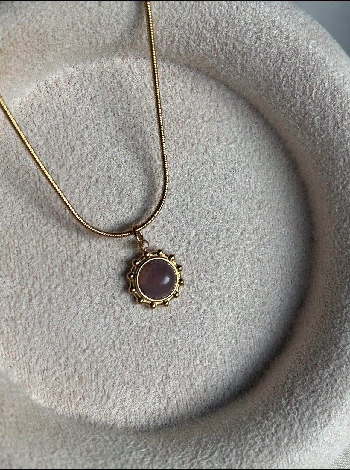 Mor Taş Yuvarlak Model Çelik Kolye