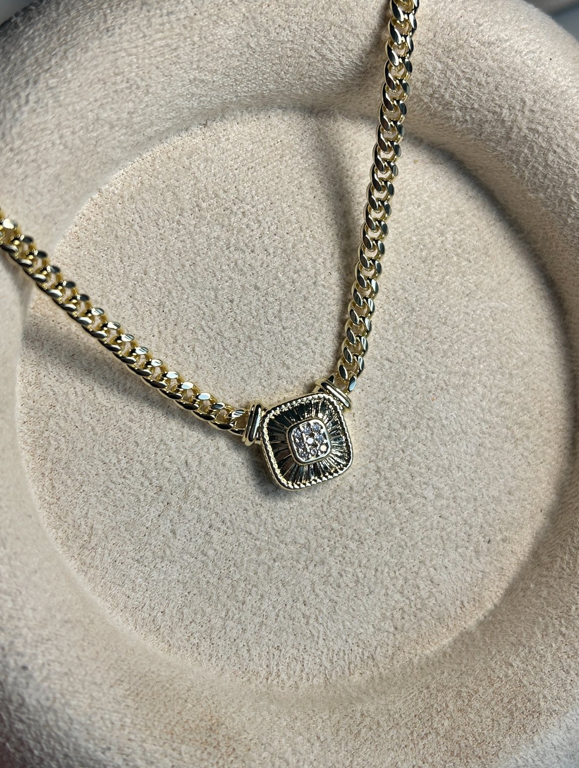 Kare Model Zincir Kolye