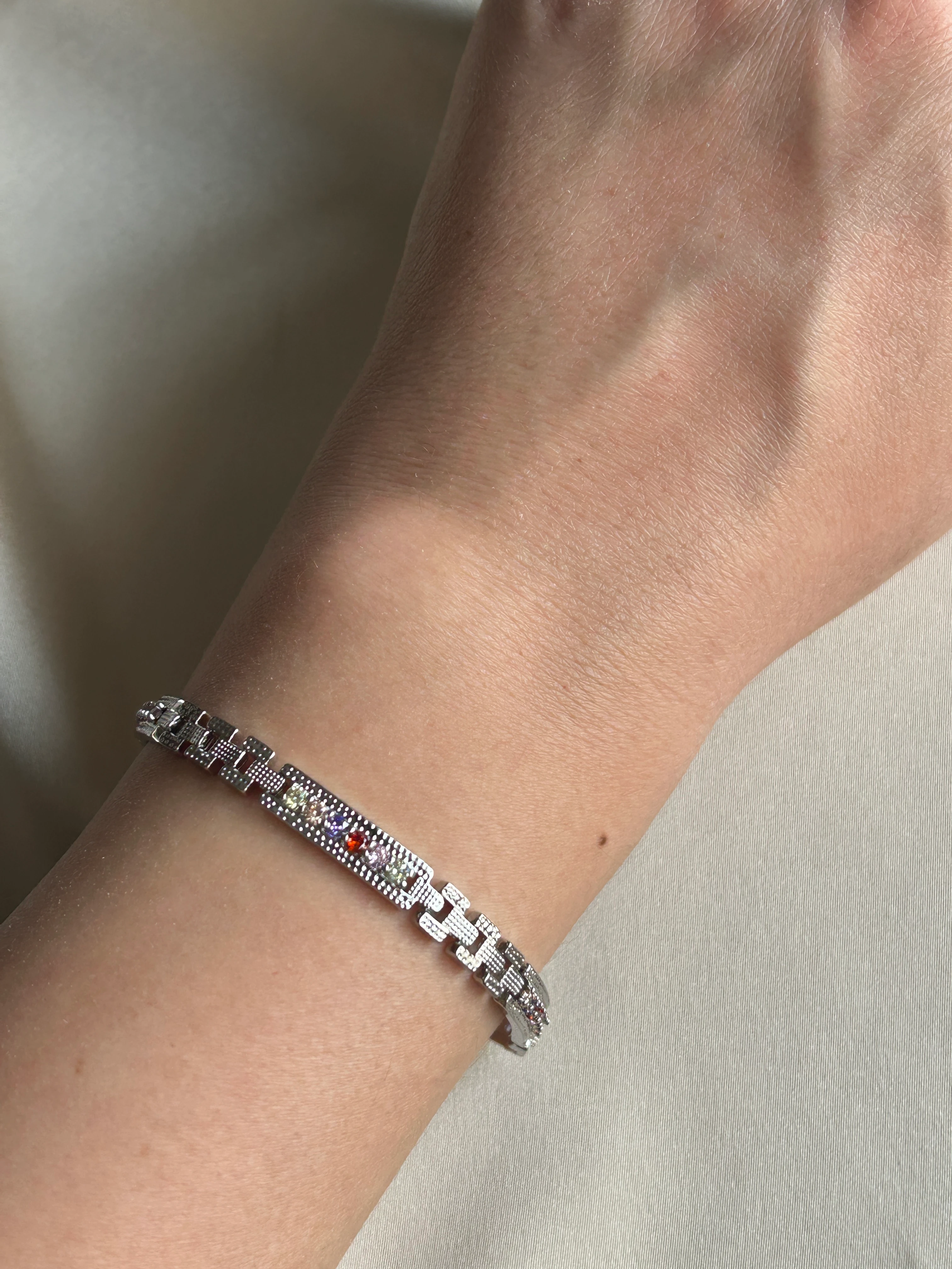 Renkli Sıra Taş Bileklik ( gümüş renk )