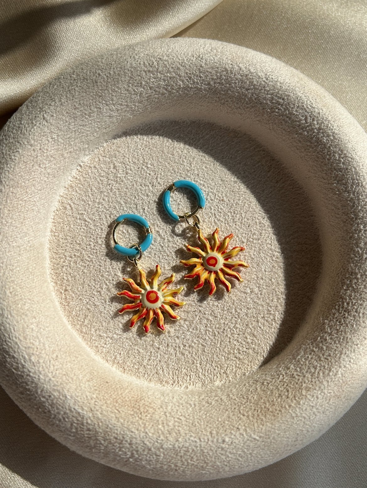 Sallantı Güneş Model Küpe