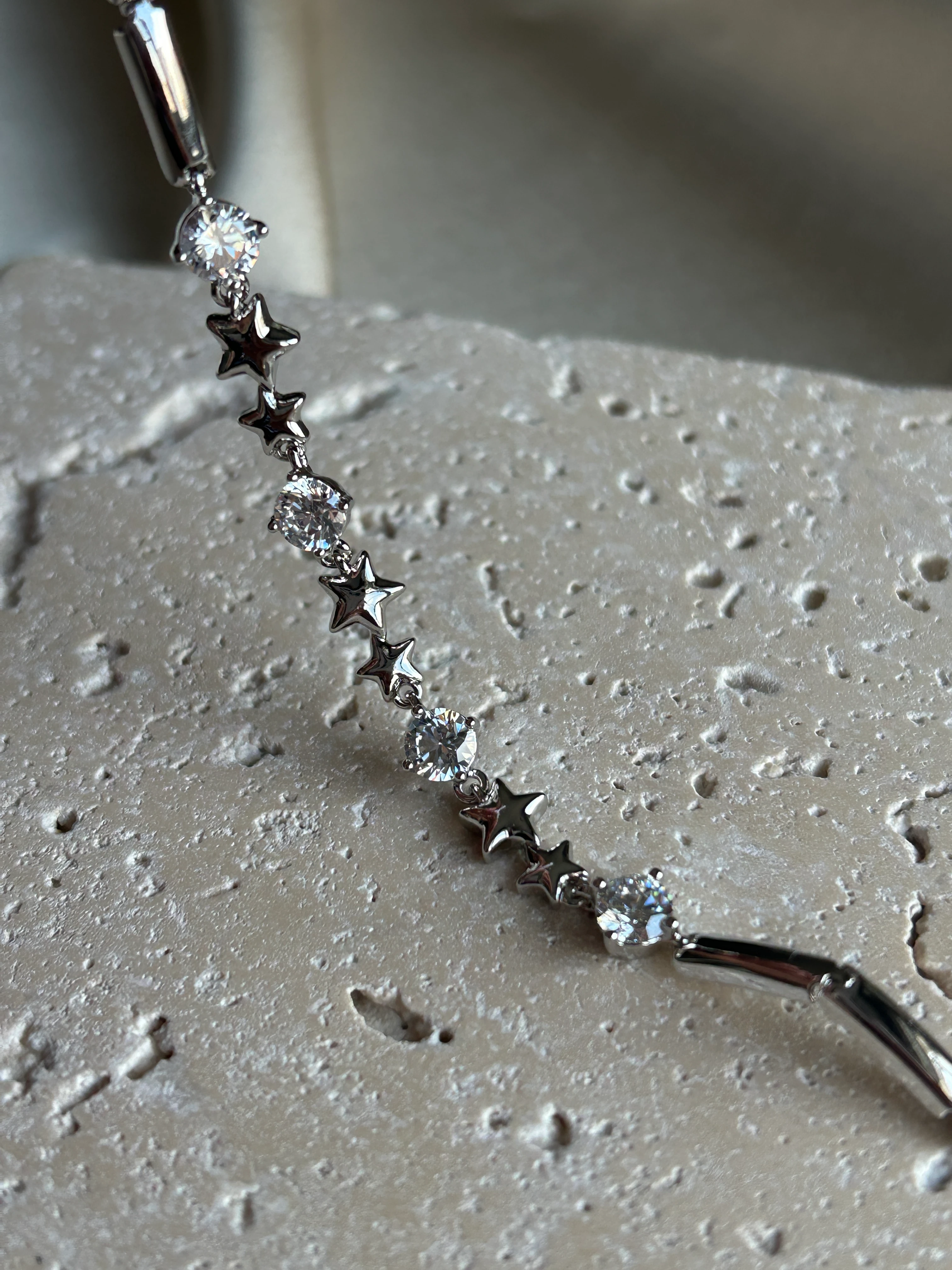 Mini Yıldız Ara Taş Bileklik ( gümüş renk )