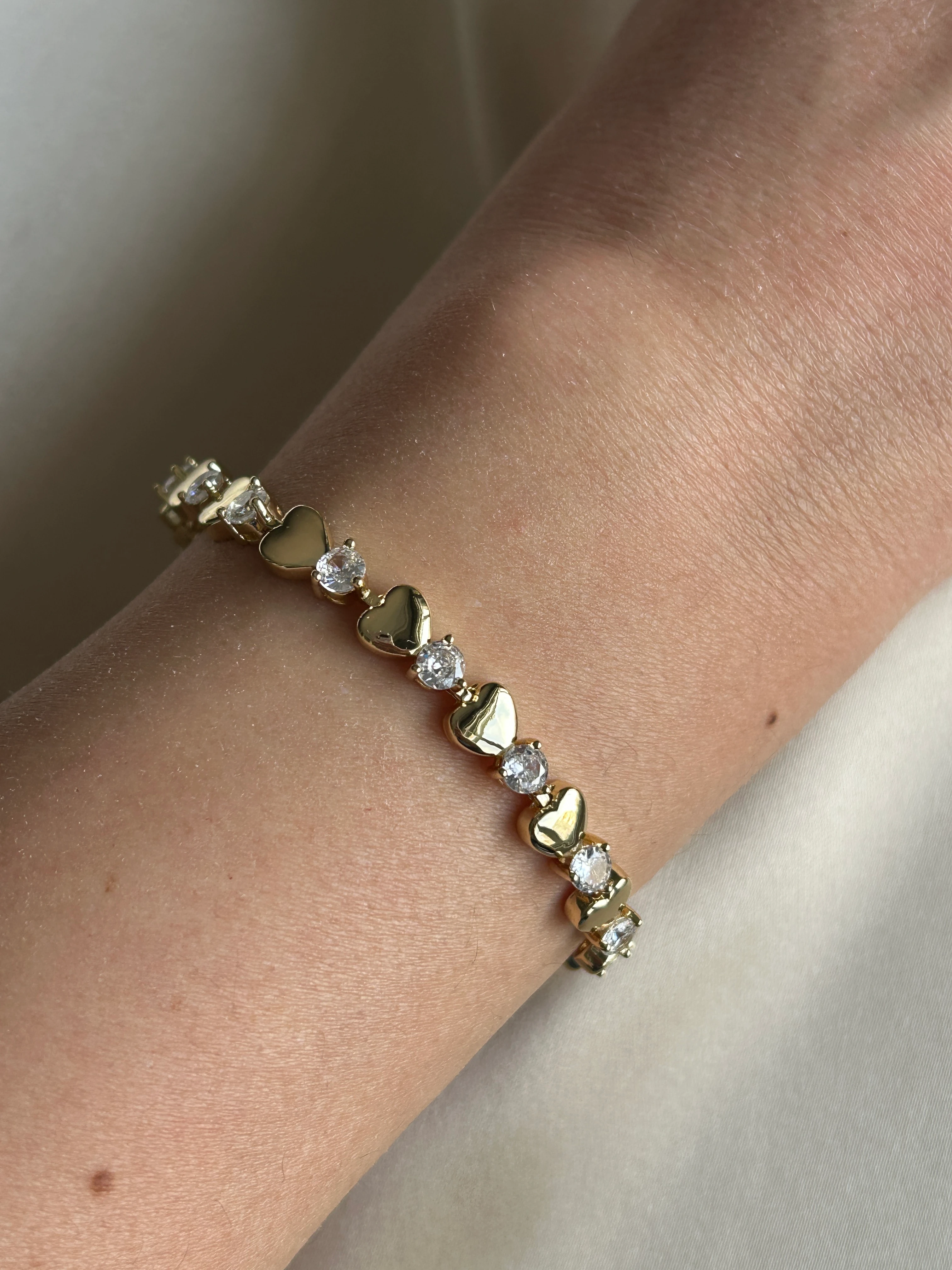 Kalp Ara Taş Model Bileklik ( 14K renk )