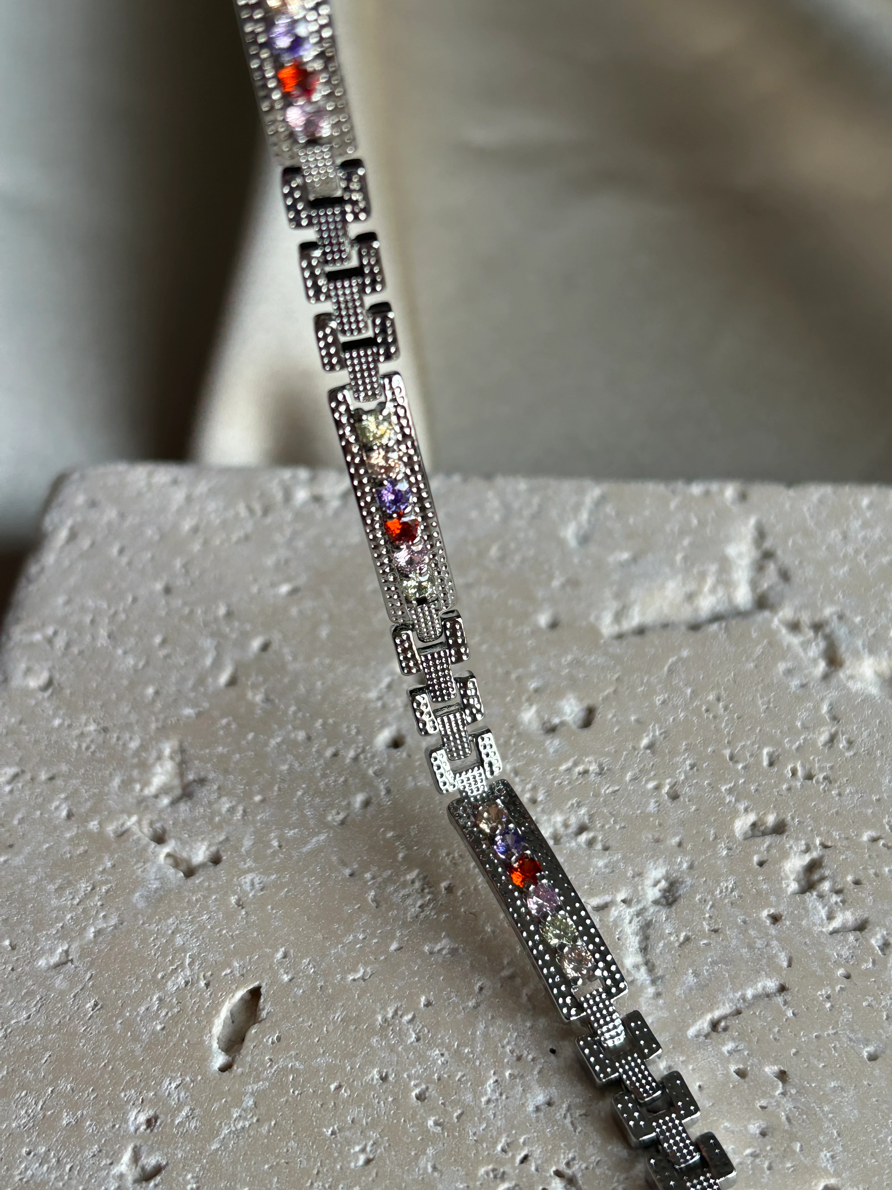 Renkli Sıra Taş Bileklik ( gümüş renk )