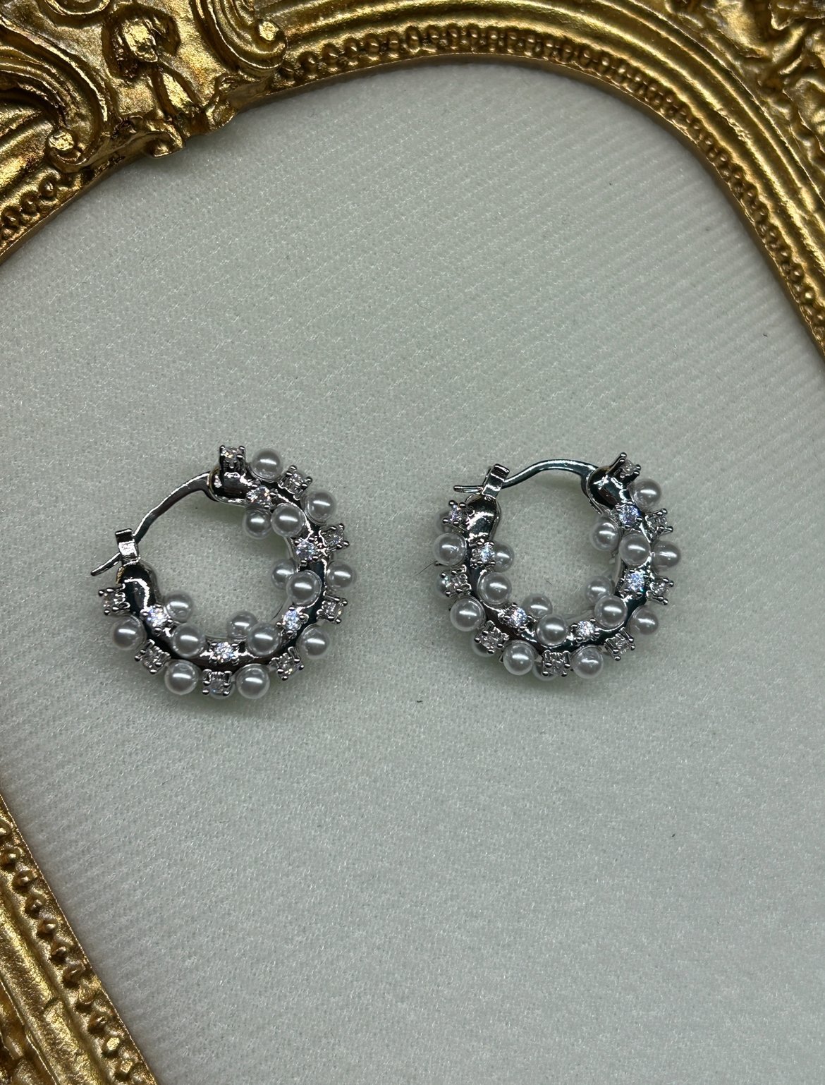 İnci Ve Taşlı Model Halka Küpe ( gümüş renk )