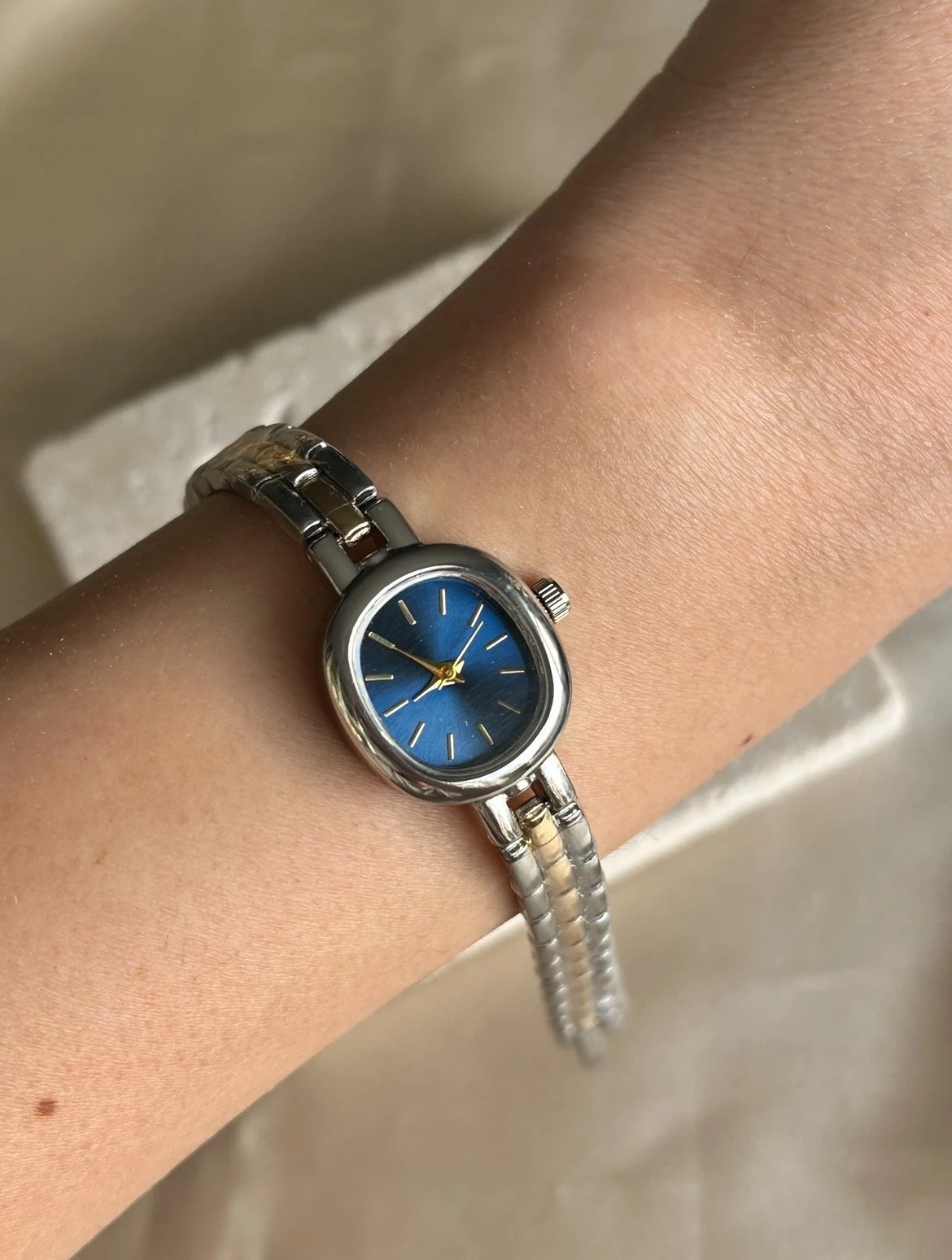 Mini Yuvarlak Model Lacivert Kadran Saat ( çift renkli )