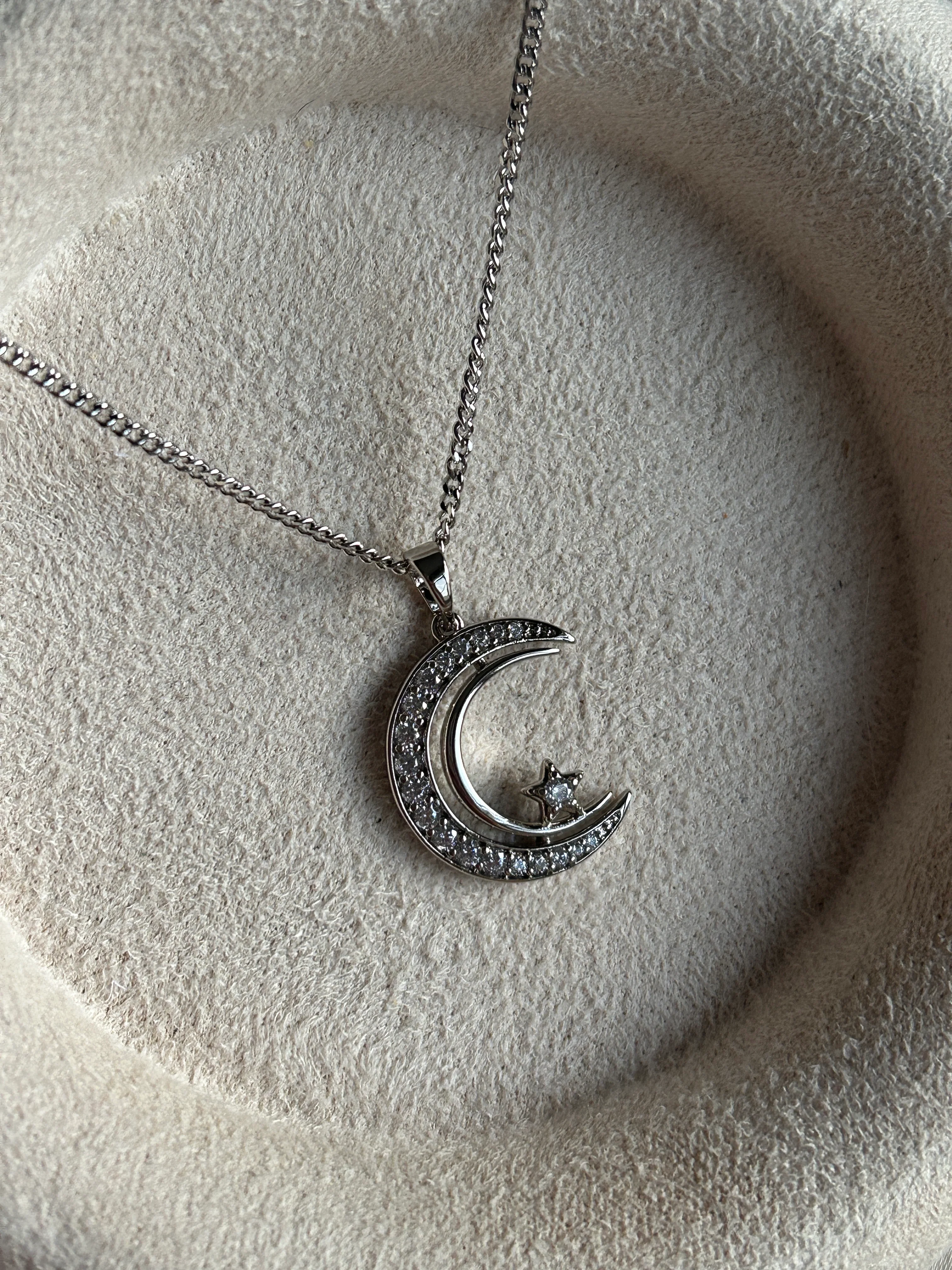 Ay ve Yıldız Model Kolye ( gümüş renk )