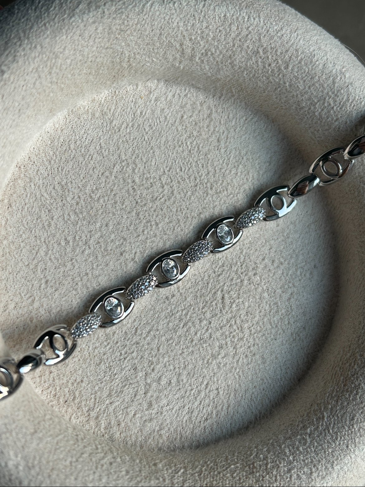 Göz Motif Taşlı Bileklik ( Gümüş Renk )