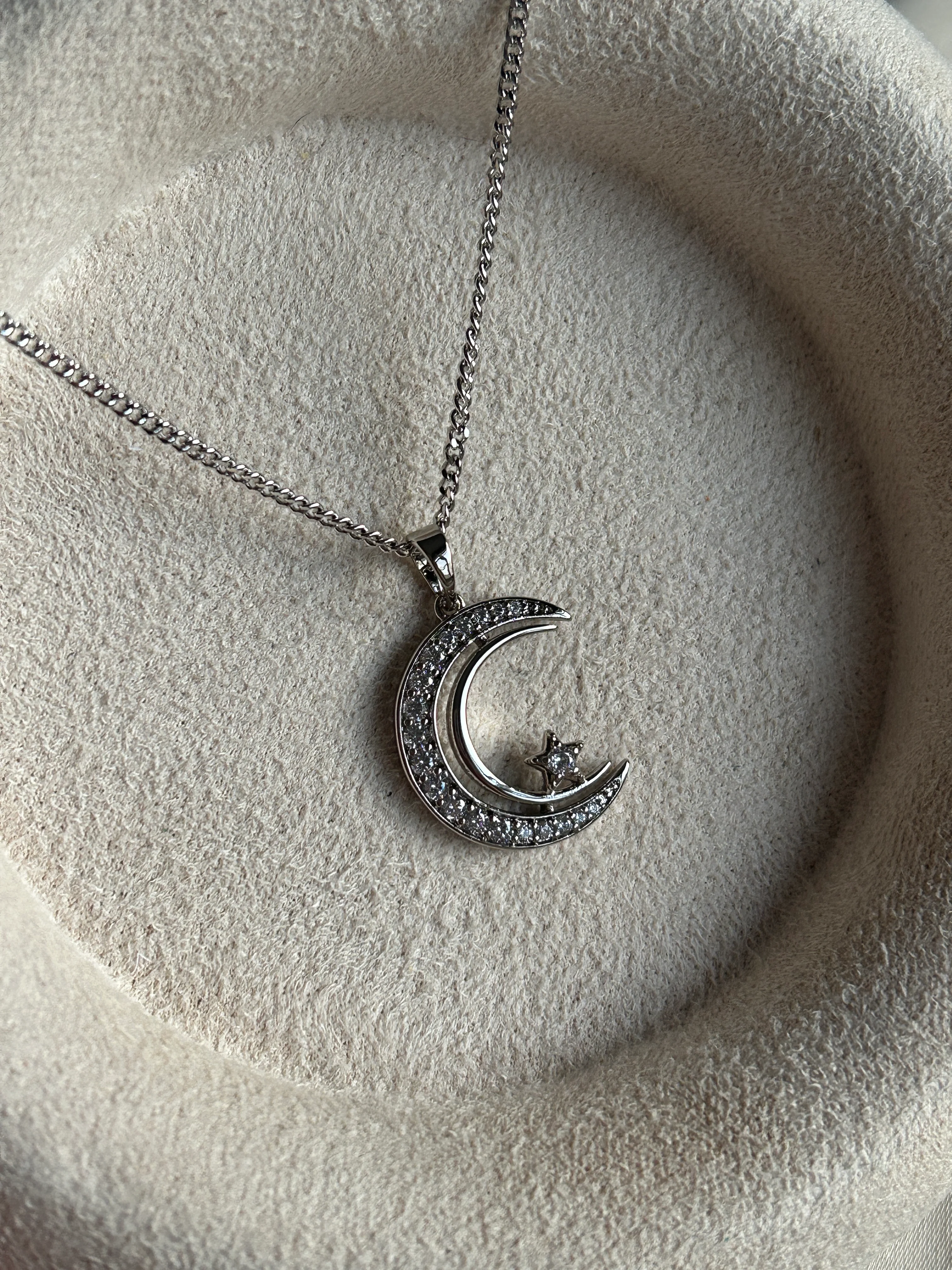 Ay ve Yıldız Model Kolye ( gümüş renk )