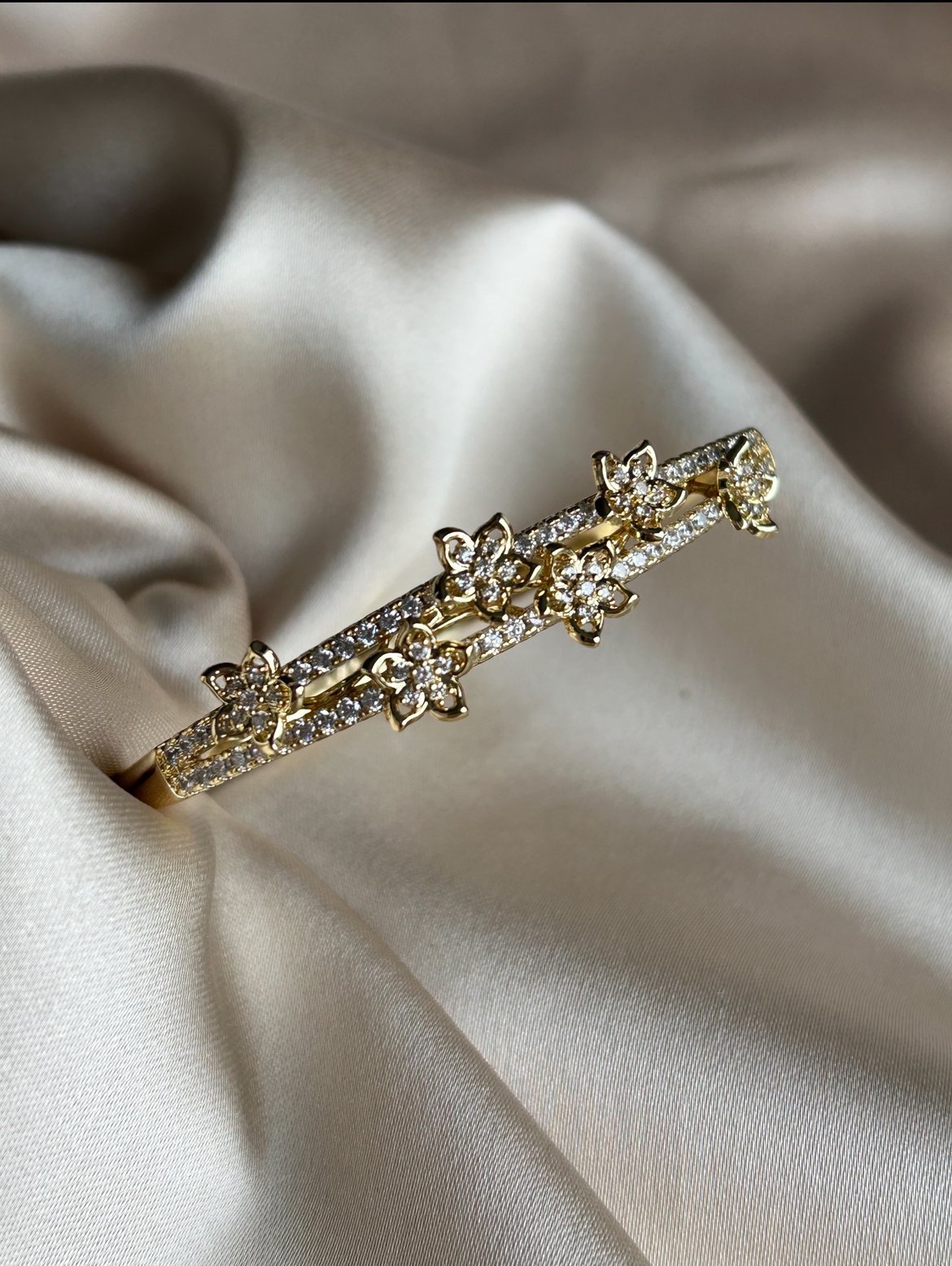 Çiçek Motif Kelepçe Bileklik  (14k Renk)