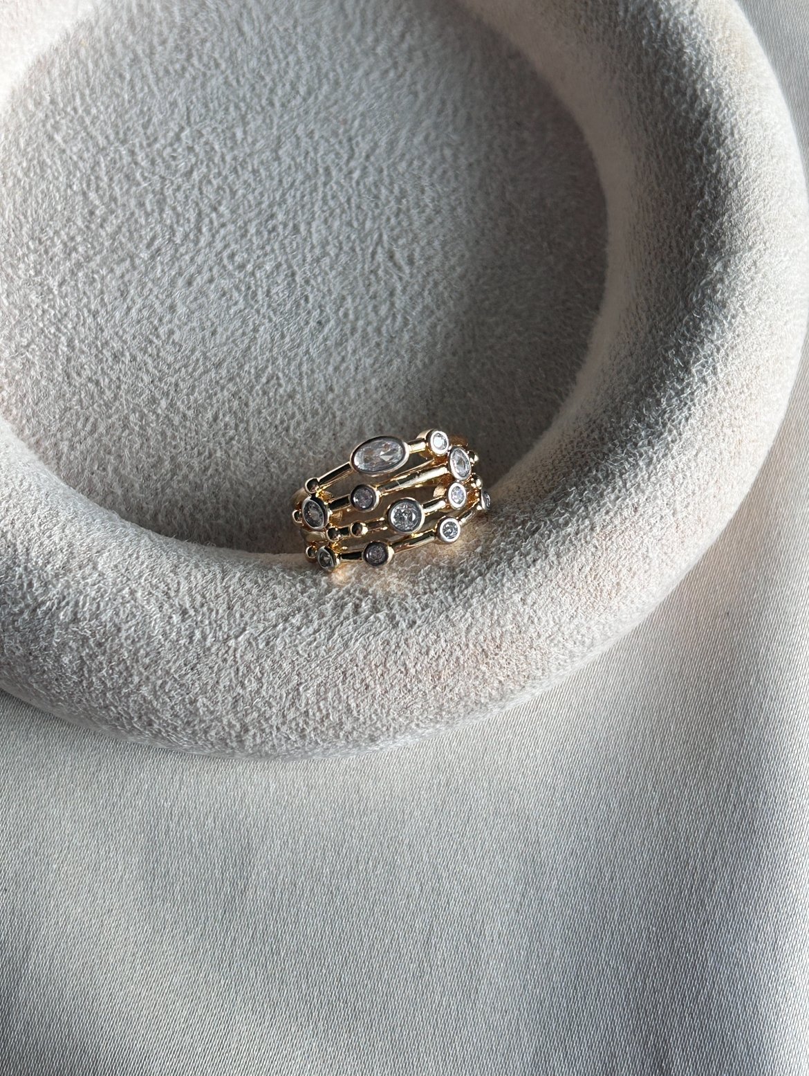 Dağınık Taş Yüzük