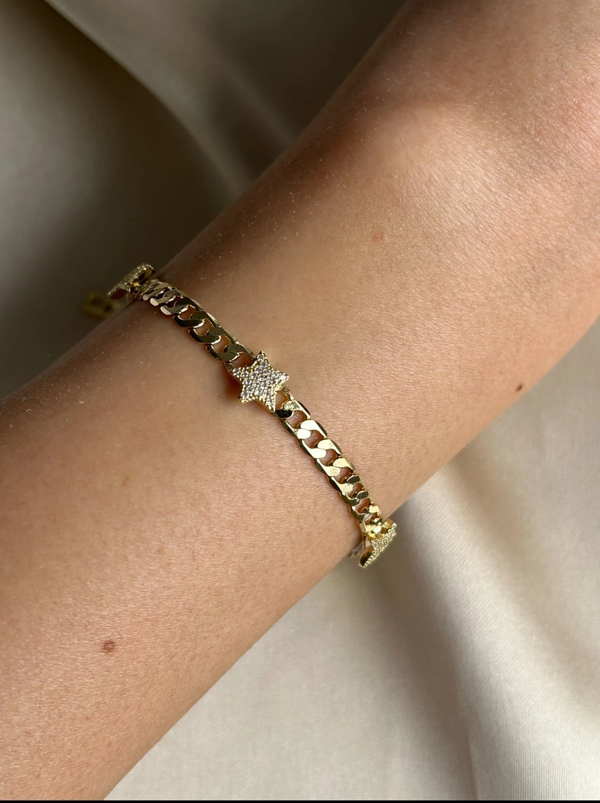 Zincir Üzeri Yıldız İşleme Bileklik (14k Renk )