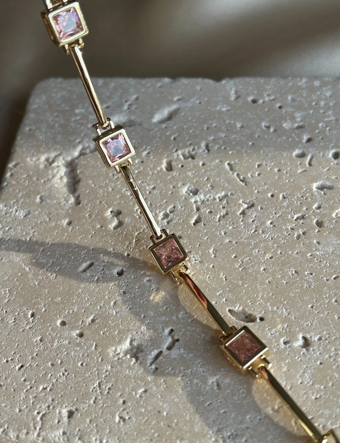 Kare Taşlı Soft Pembe Bileklik ( 14k Renk )