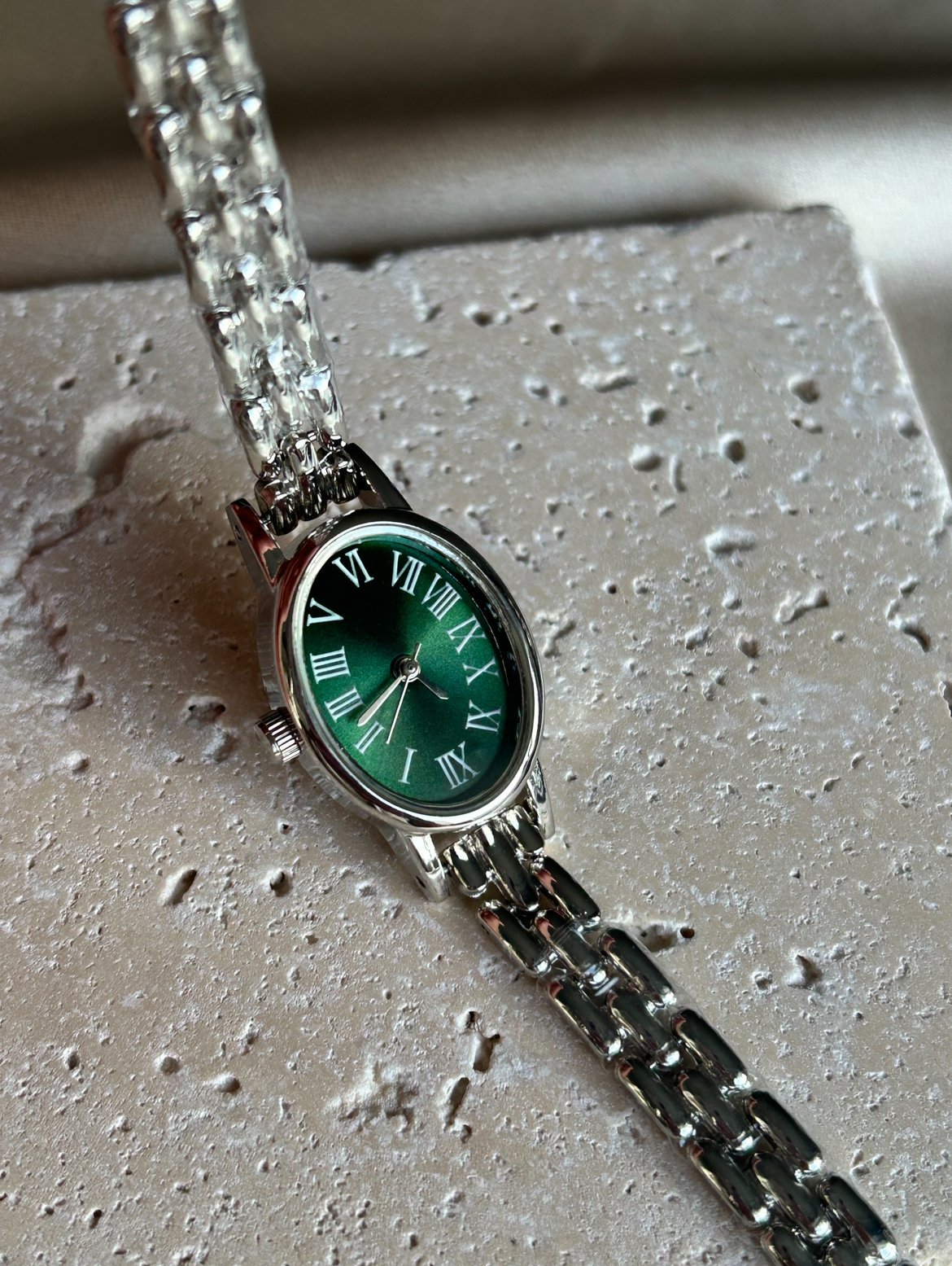 Oval Model Yeşil Kadran Saat ( gümüş renk )