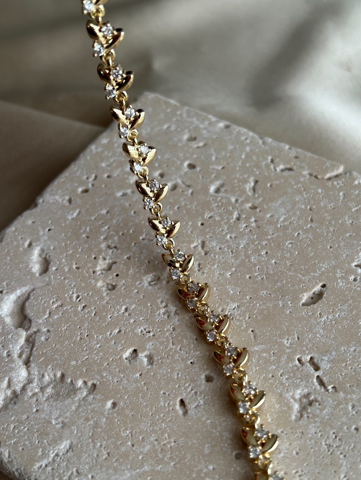 Mini Çiçek Model Taşlı Zarif Bileklik ( 14k Renk )