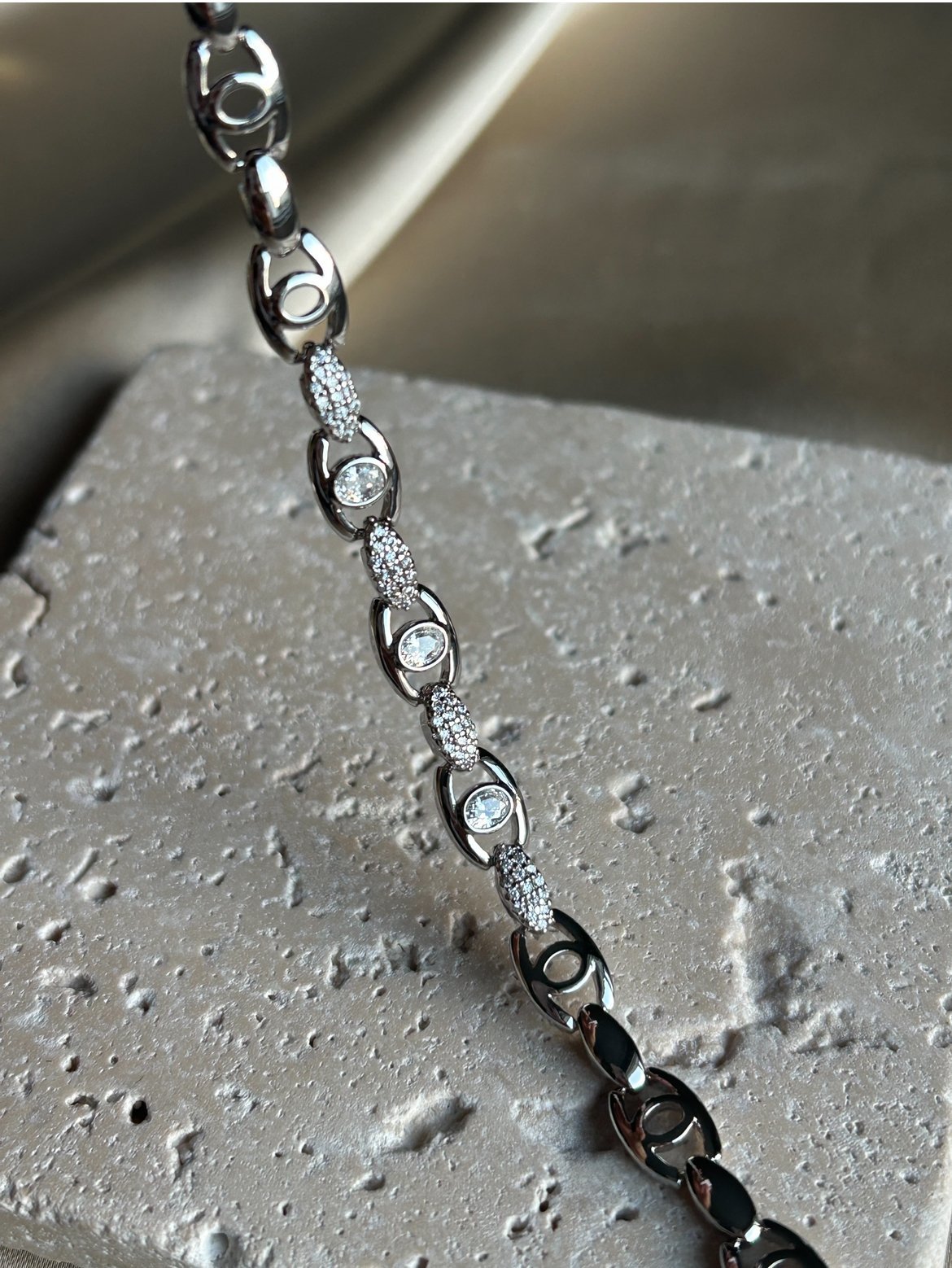 Göz Motif Taşlı Bileklik ( Gümüş Renk )