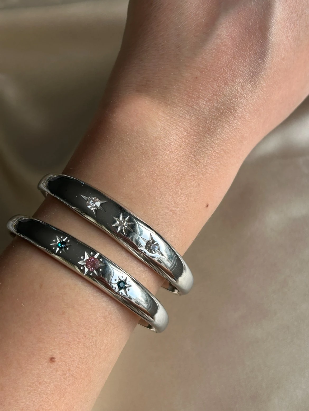 Renkli Taşlı Yıldız Bileklik ( gümüş renk )