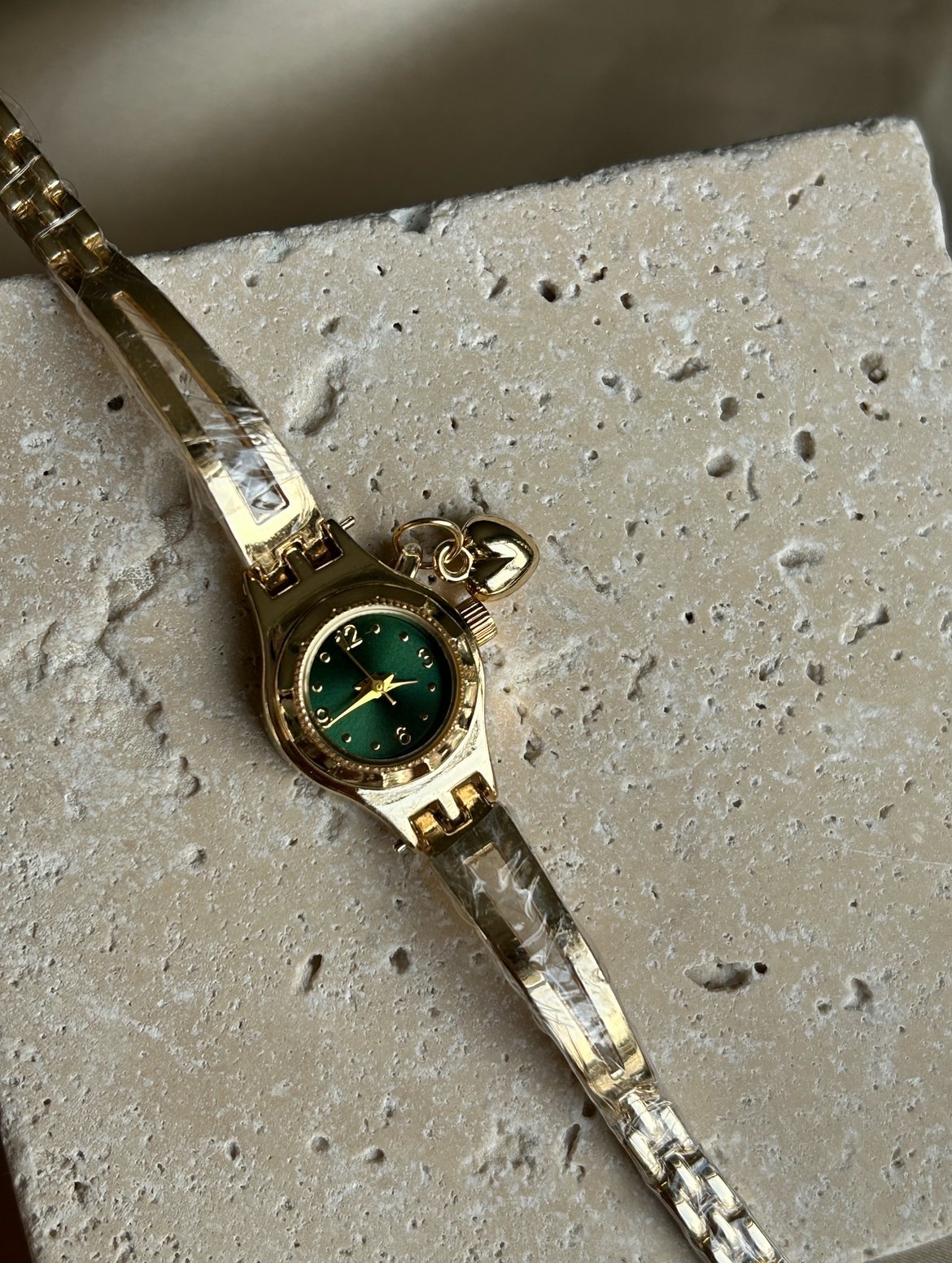 Kalp Charm Yeşil Kadran Saat ( gold renk )