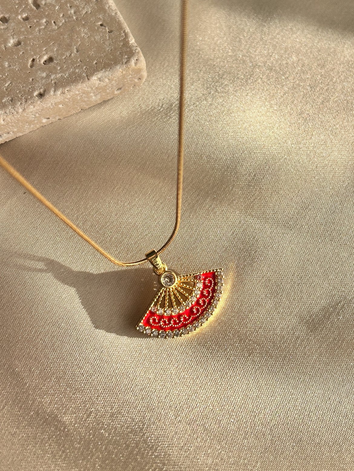 Kırmızı Yelpaze Çelik Kolye