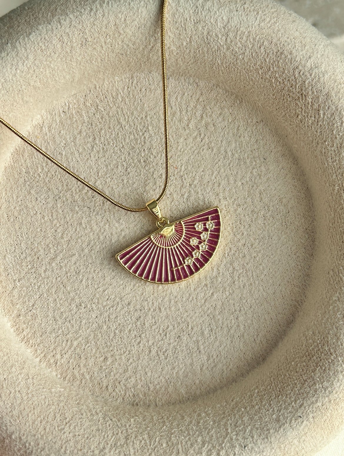 Fuşya Yelpaze Çelik Kolye