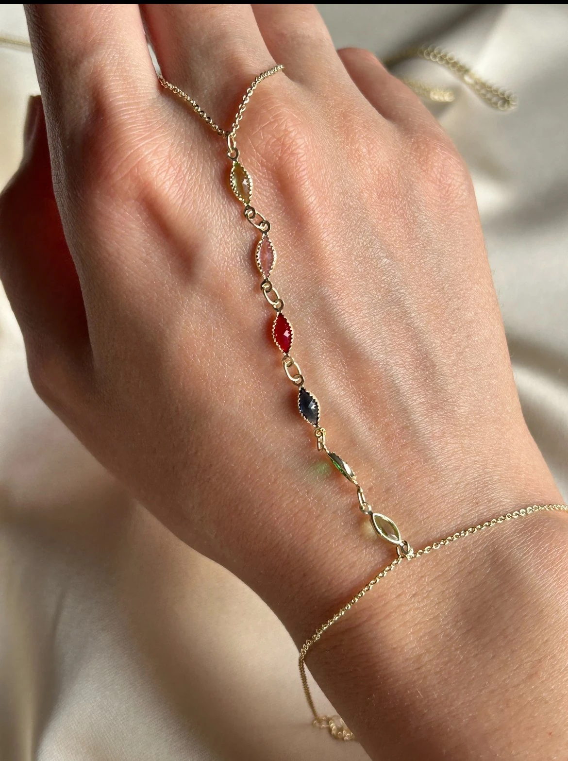 Renkli Oval Taş Şahmeran