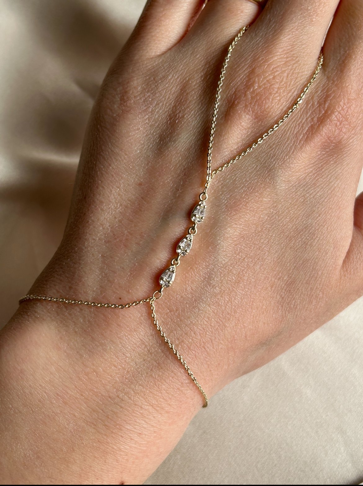 Damla Taş Model Şahmeran