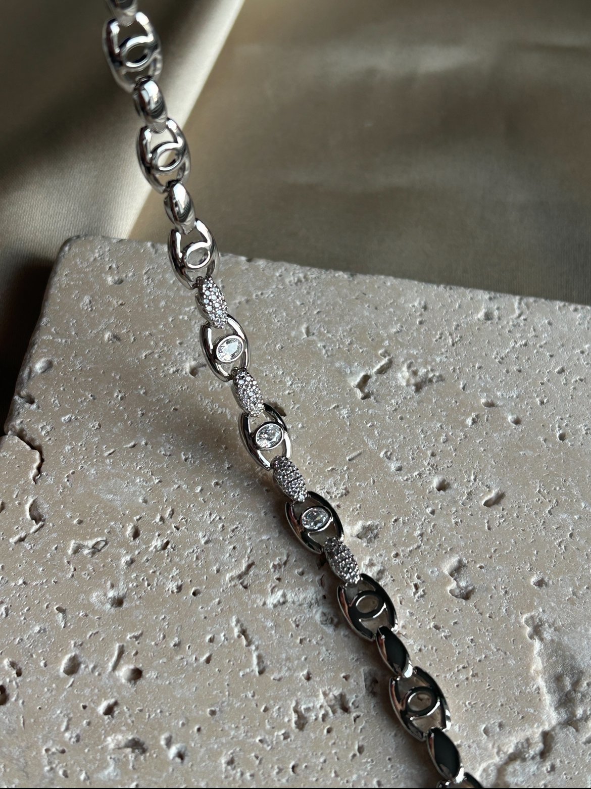 Göz Motif Taşlı Bileklik ( Gümüş Renk )