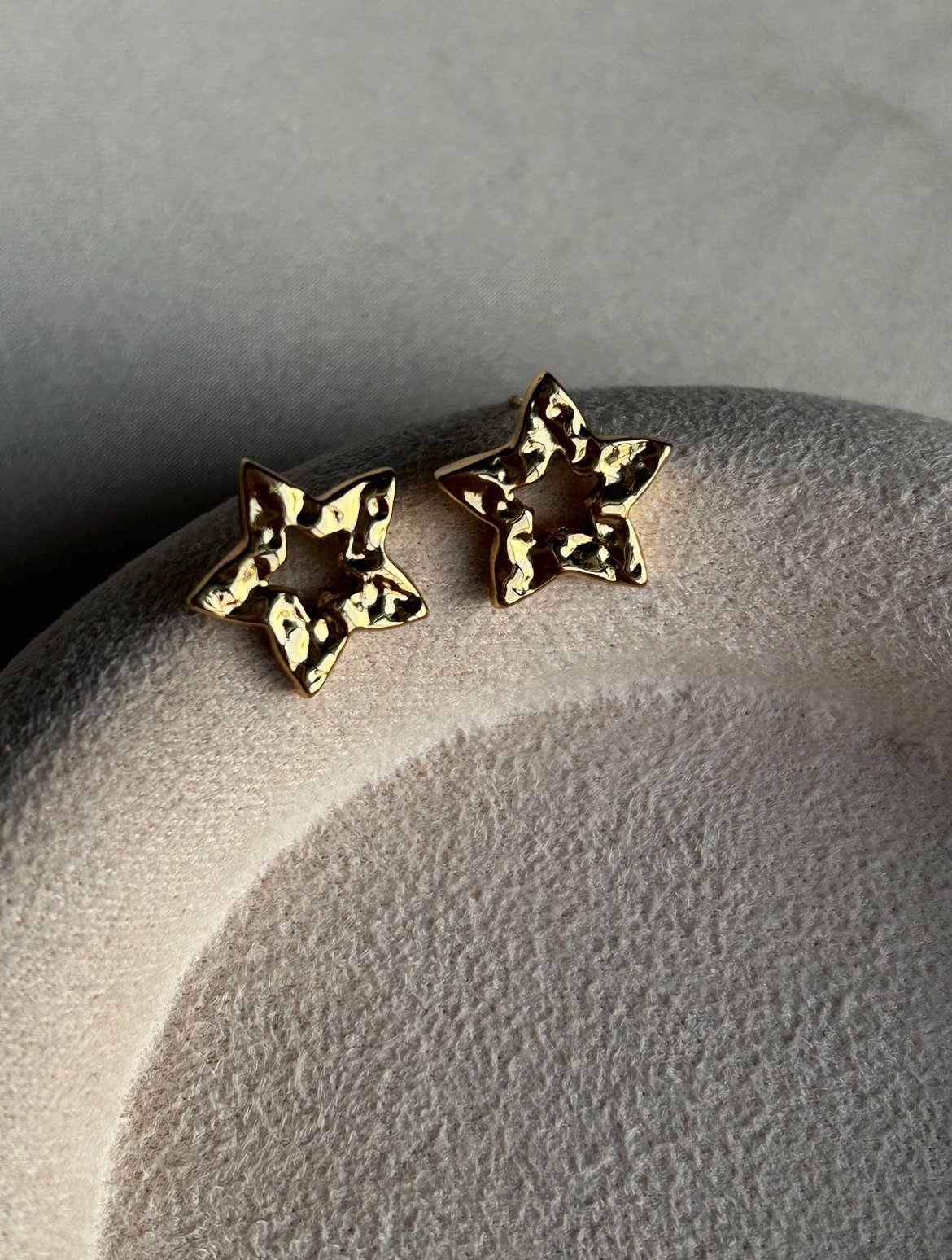 Eskitme Model Yıldız Küpe