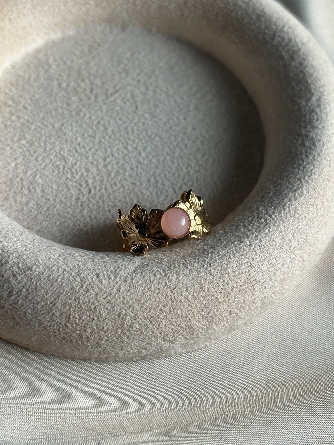 Pembe Taş Model Çiçek Desen Yüzük