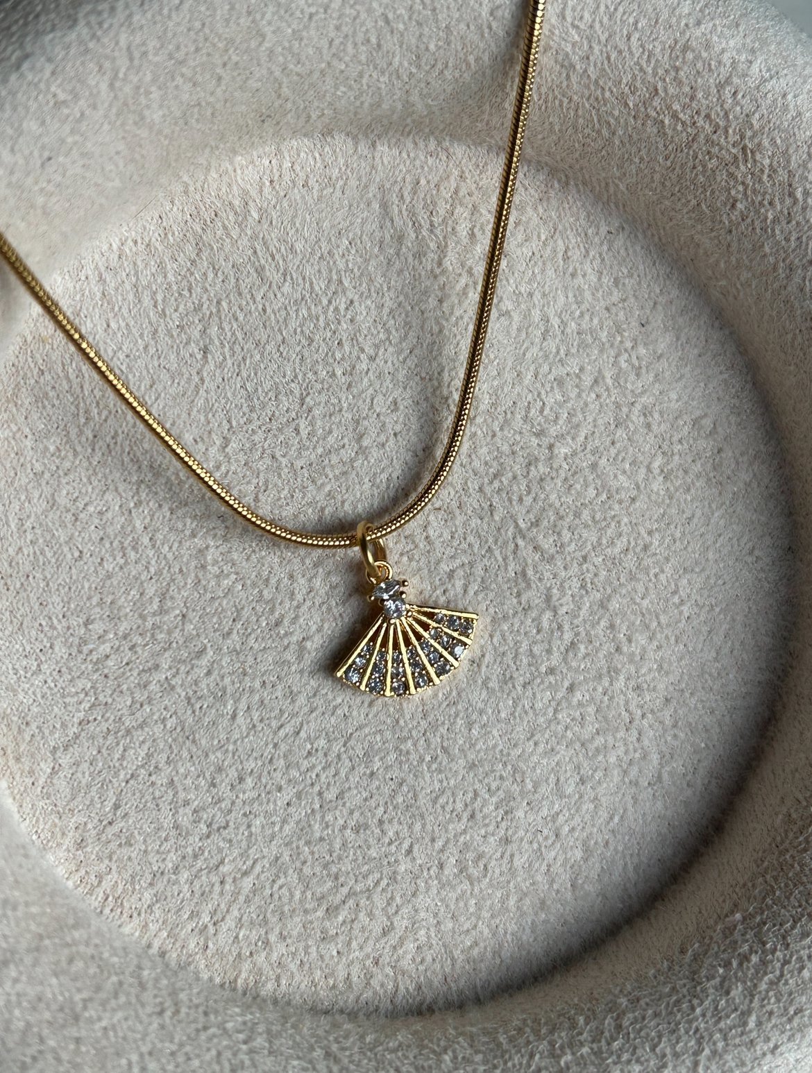 Mini Taşlı Yelpaze Model Kolye