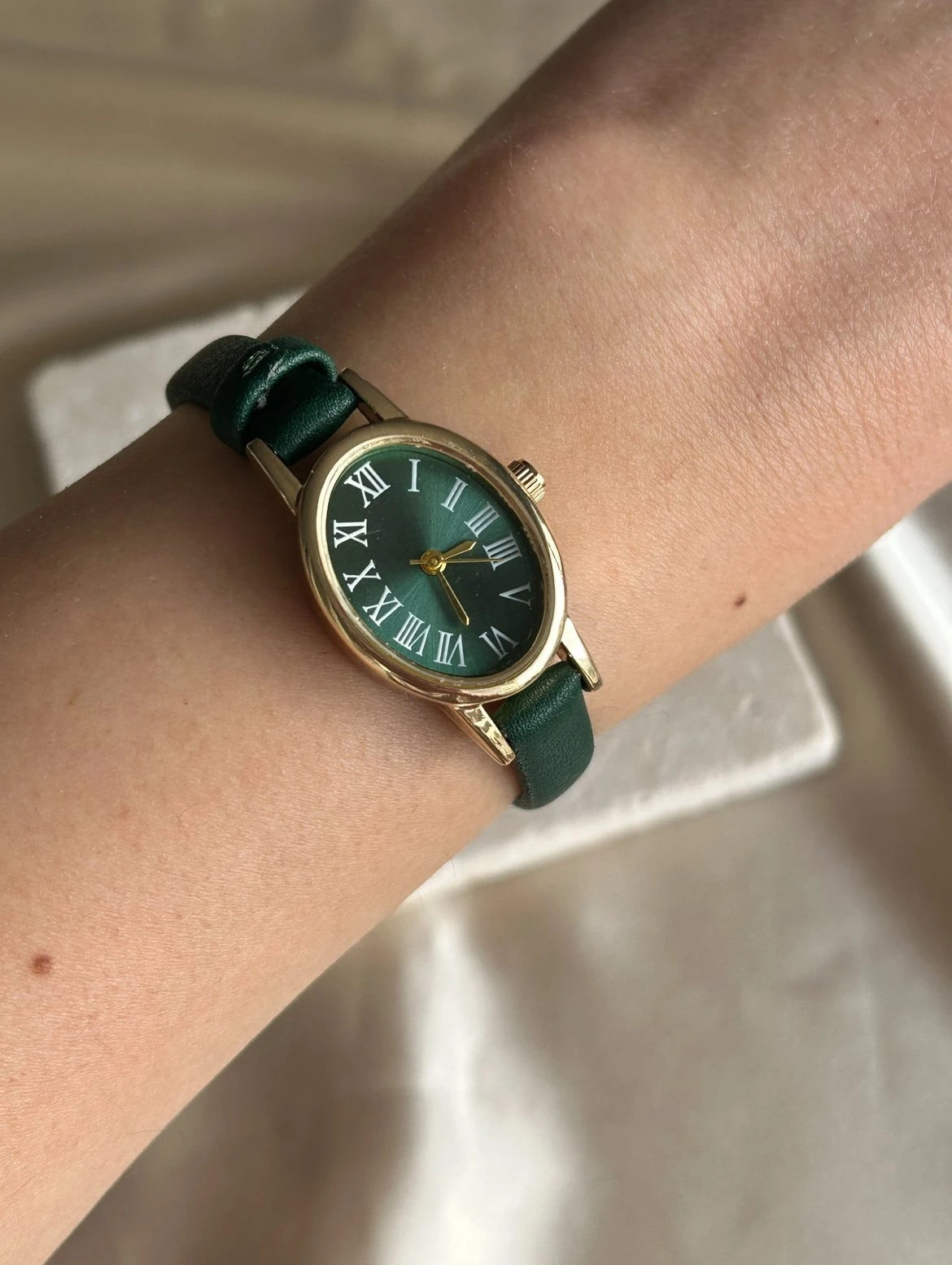 Koyu Yeşil Oval Model Saat