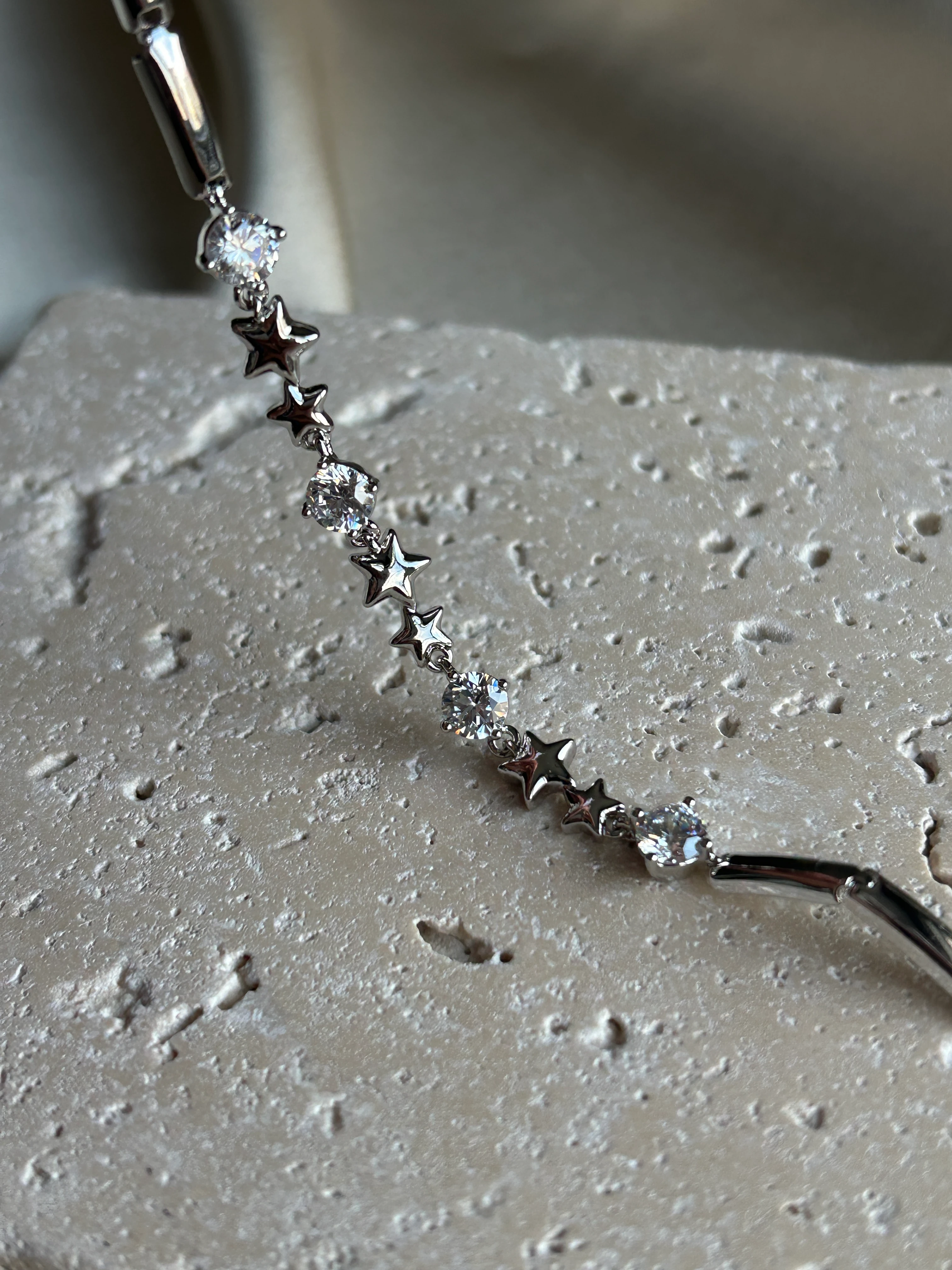 Mini Yıldız Ara Taş Bileklik ( gümüş renk )