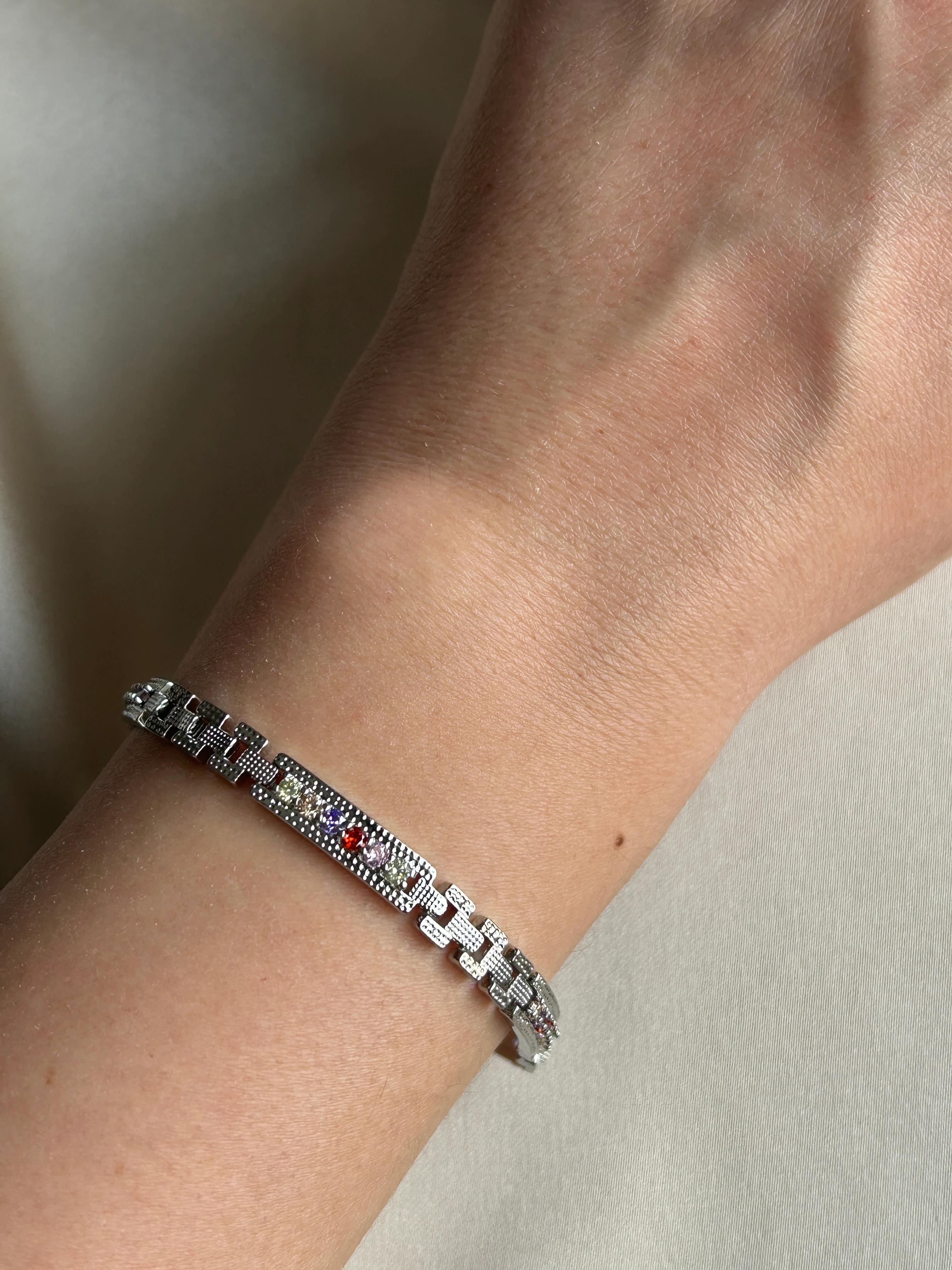 Renkli Sıra Taş Bileklik ( gümüş renk )