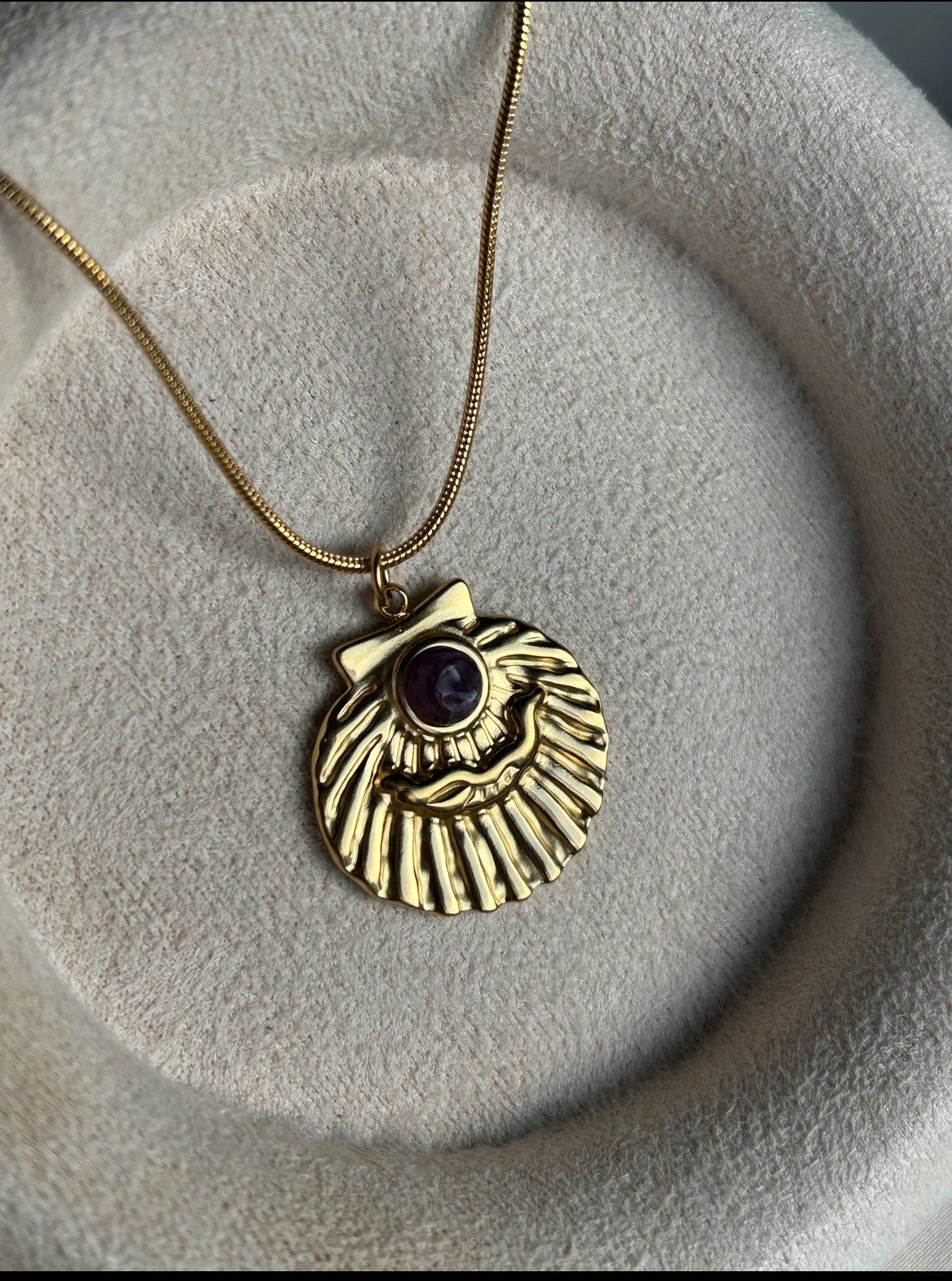 Deniz Kabuğu Model Mor Taş Çelik Kolye