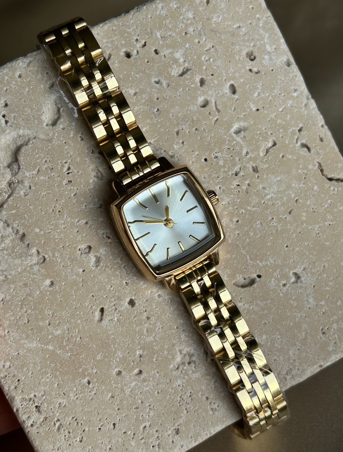 Kare Model Beyaz Kadran Saat ( gold renk )