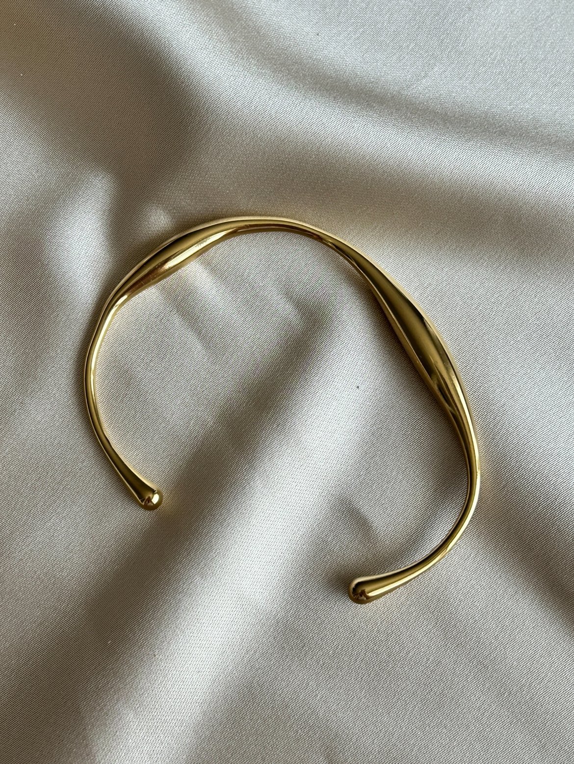 Asimetrik Kelepçe Bileklik (altın renk)