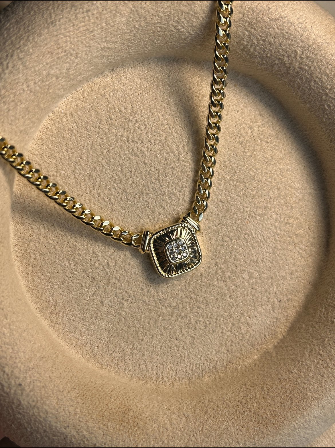 Kare Model Zincir Kolye