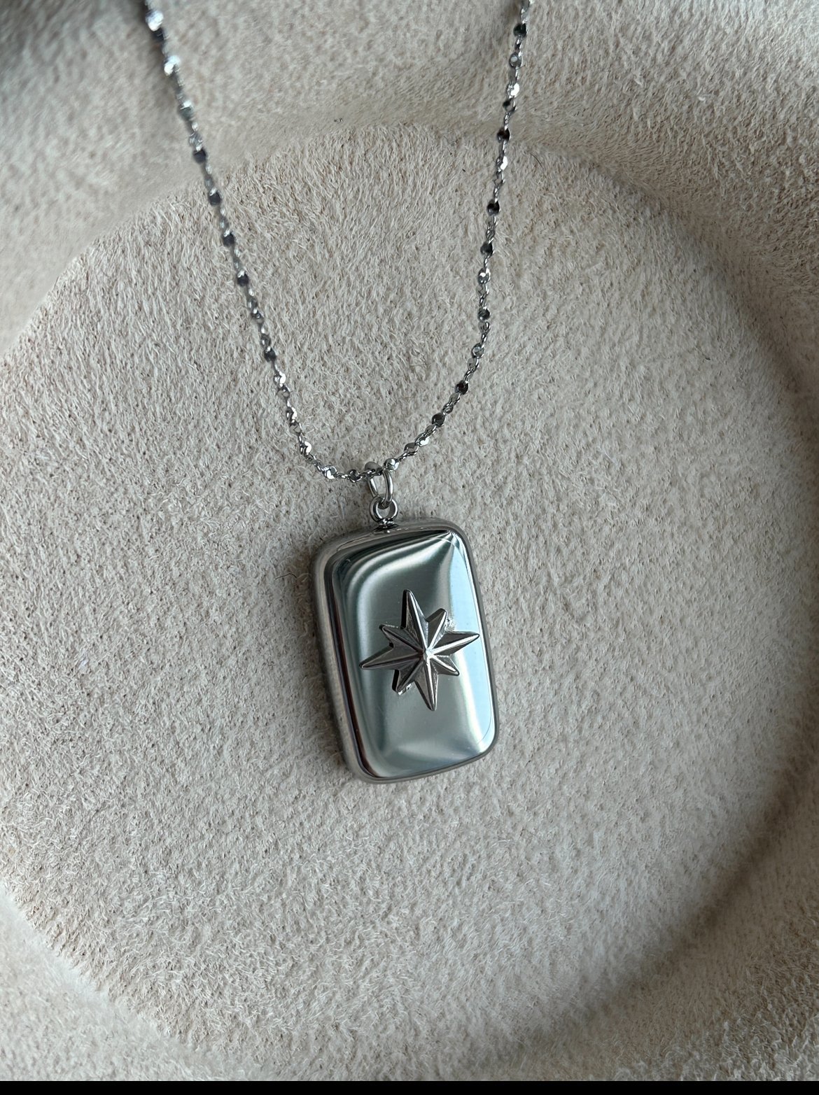 Kuzey Yıldızı Kolye ( gümüş renk )