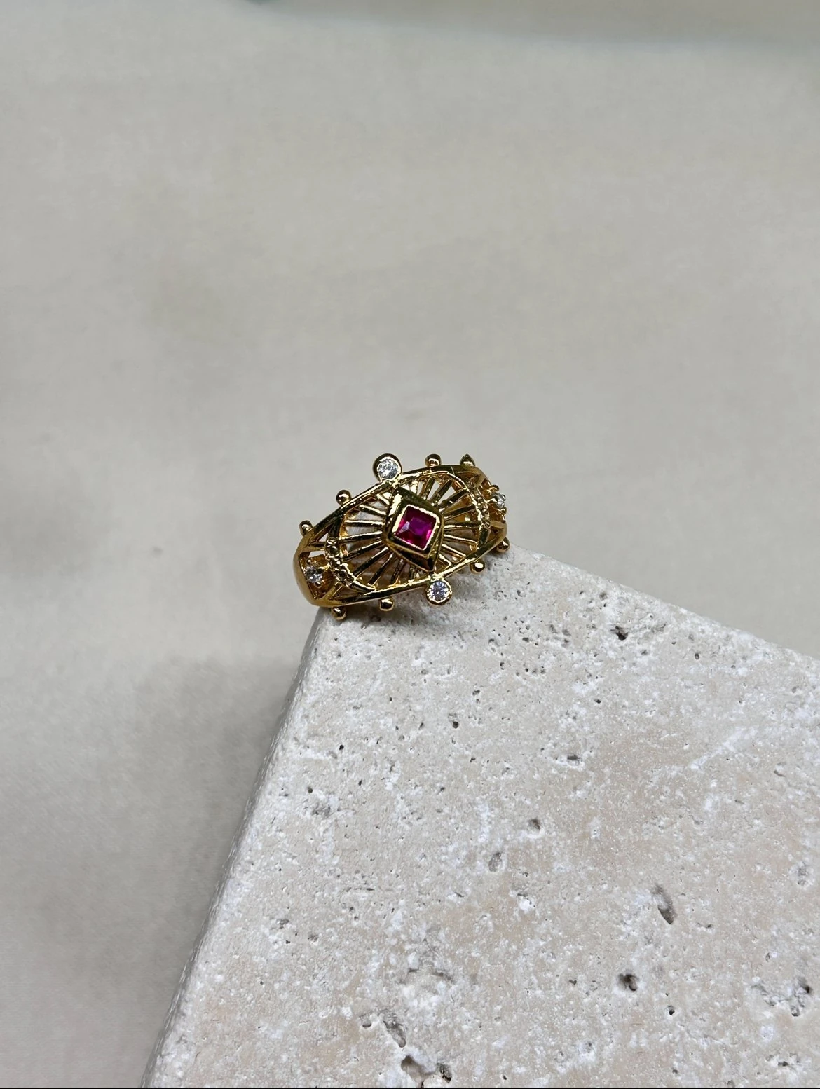 Pembe Taş Dörtgen Kesim Yüzük