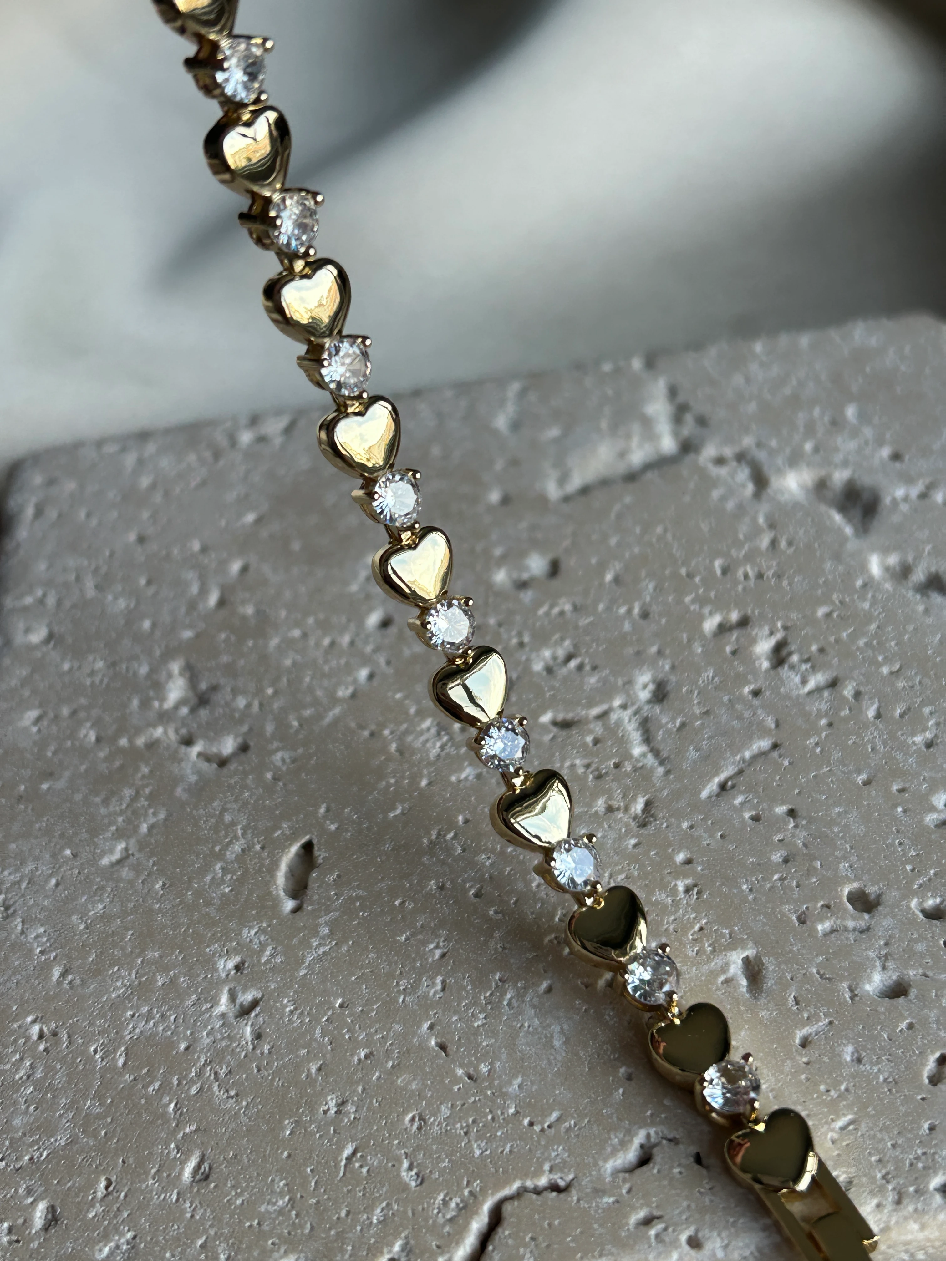 Kalp Ara Taş Model Bileklik ( 14K renk )