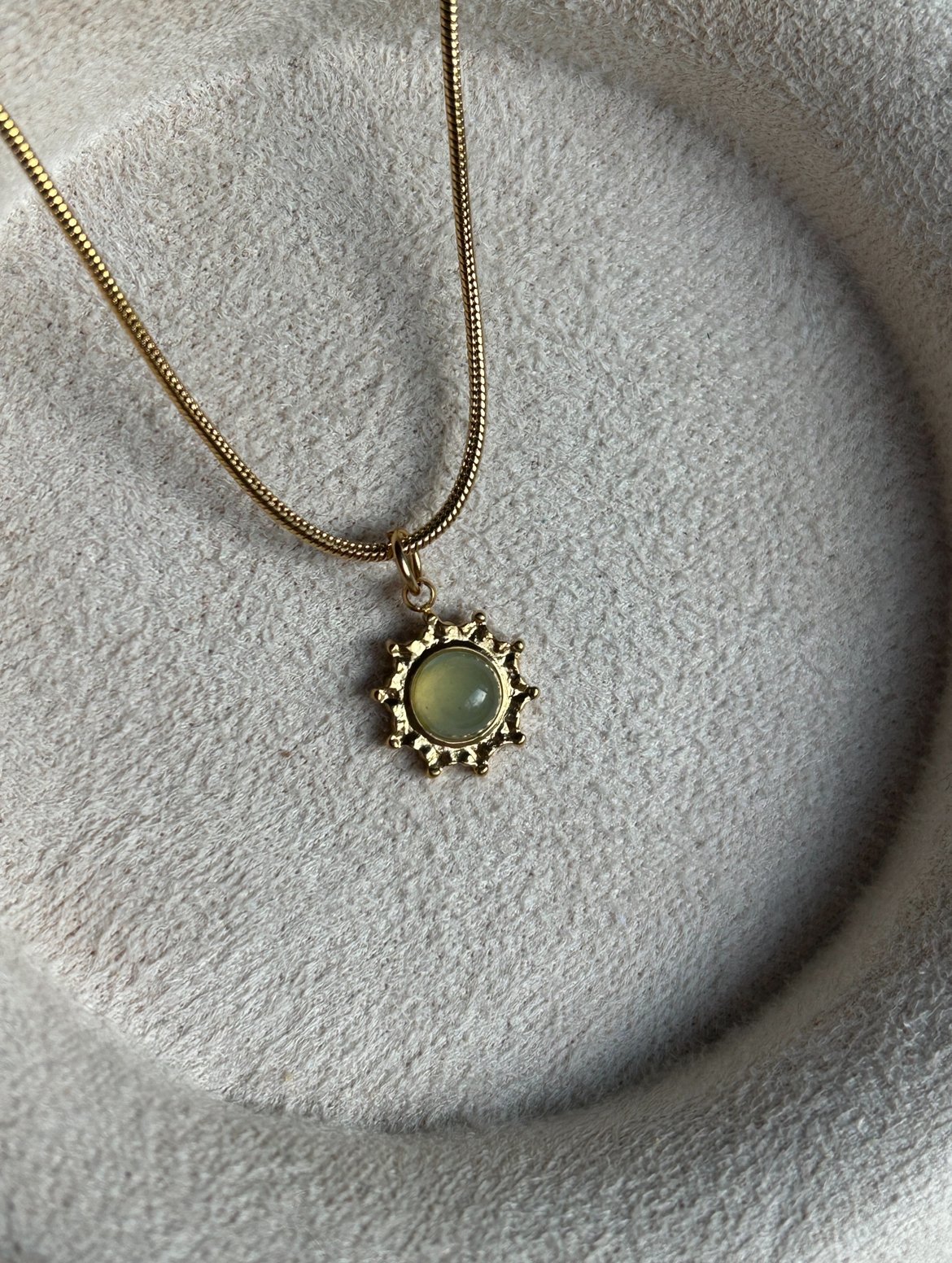 Yeşil Taş Güneş Model Çelik Kolye