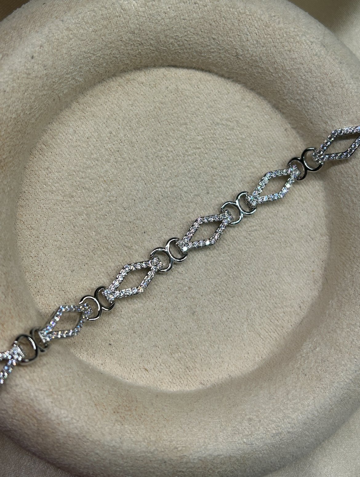 Dörtgen Model Taşlı Bileklik ( gümüş renk )