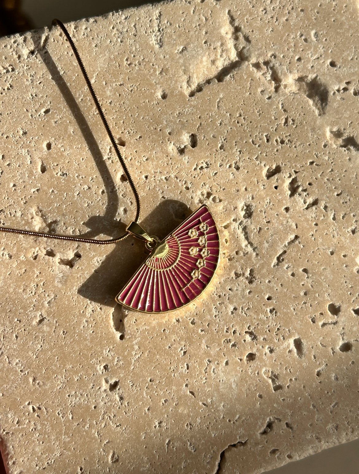 Fuşya Yelpaze Çelik Kolye