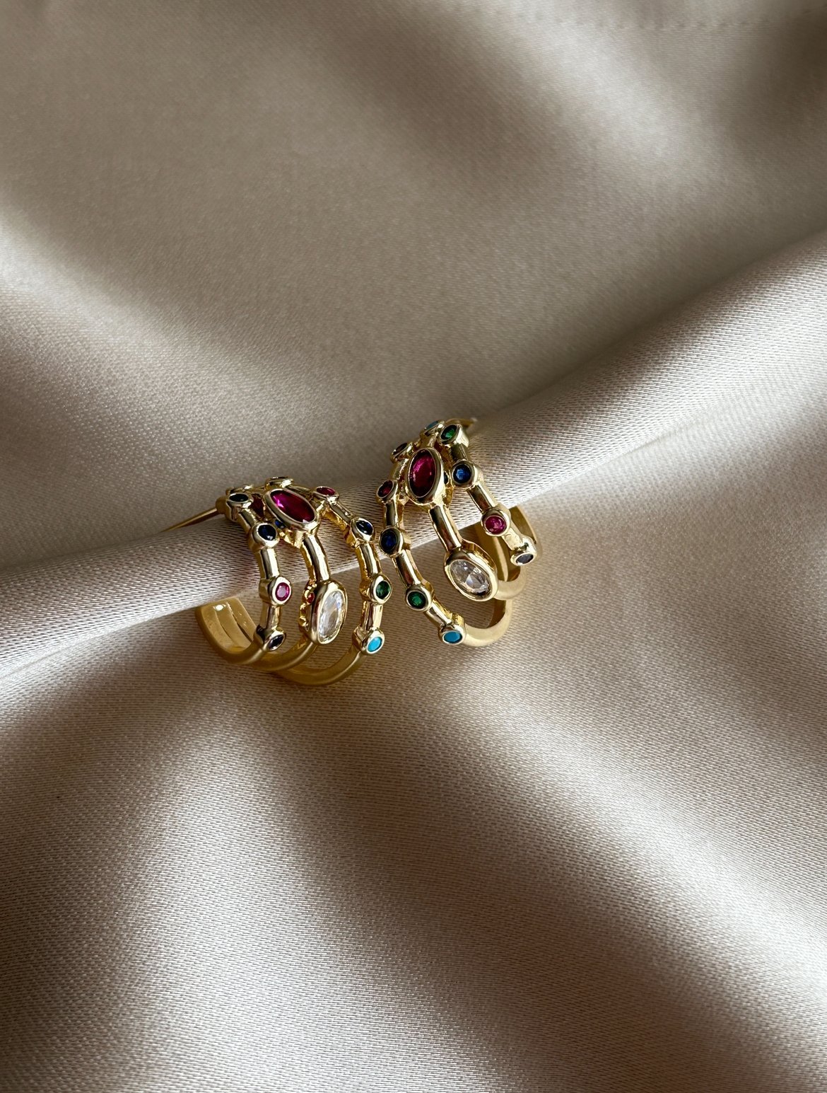 Renkli Dağınık Taş Küpe