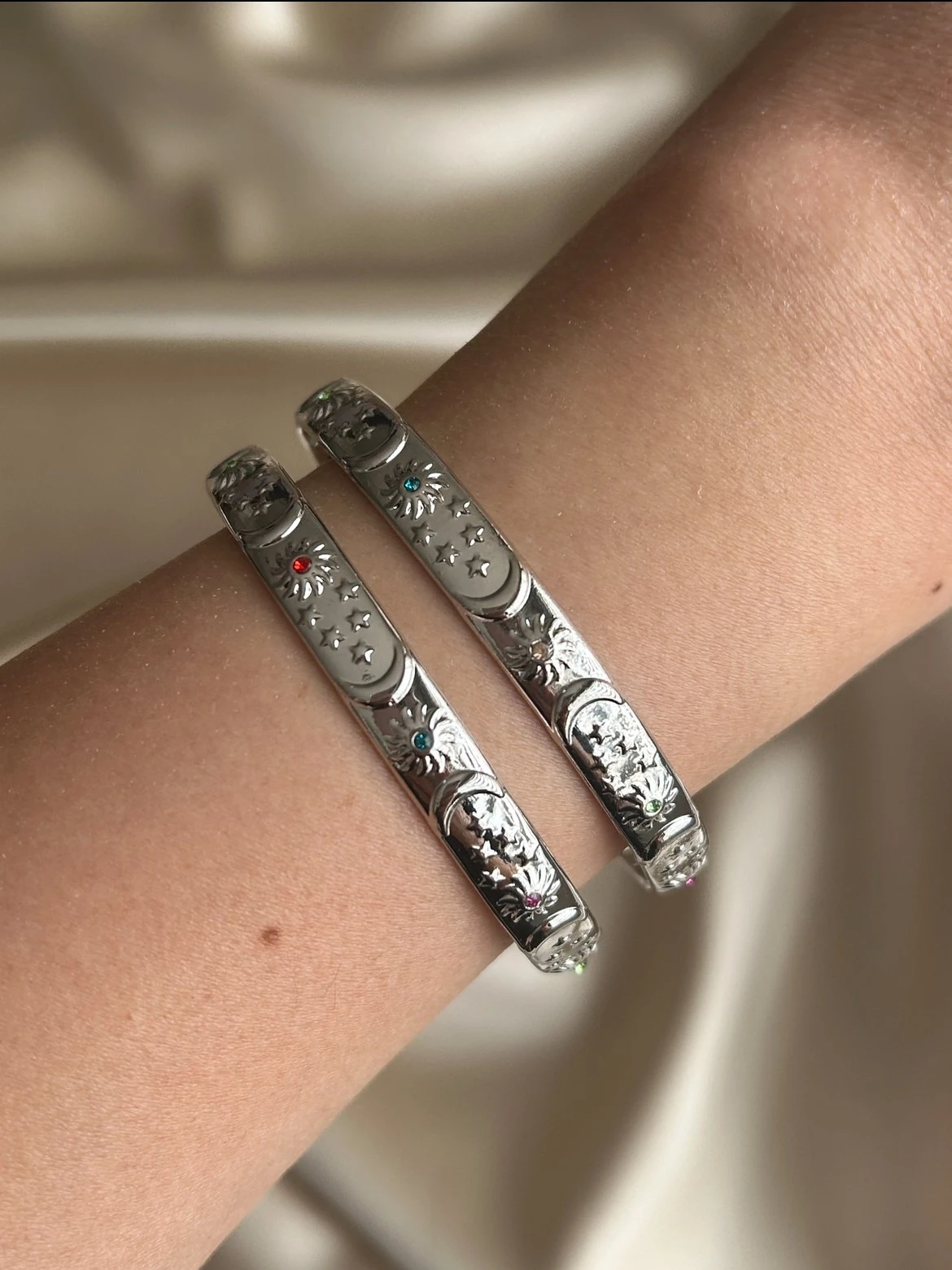 Renkli Taşlı Ay ve Güneş Bileklik ( gümüş renk )